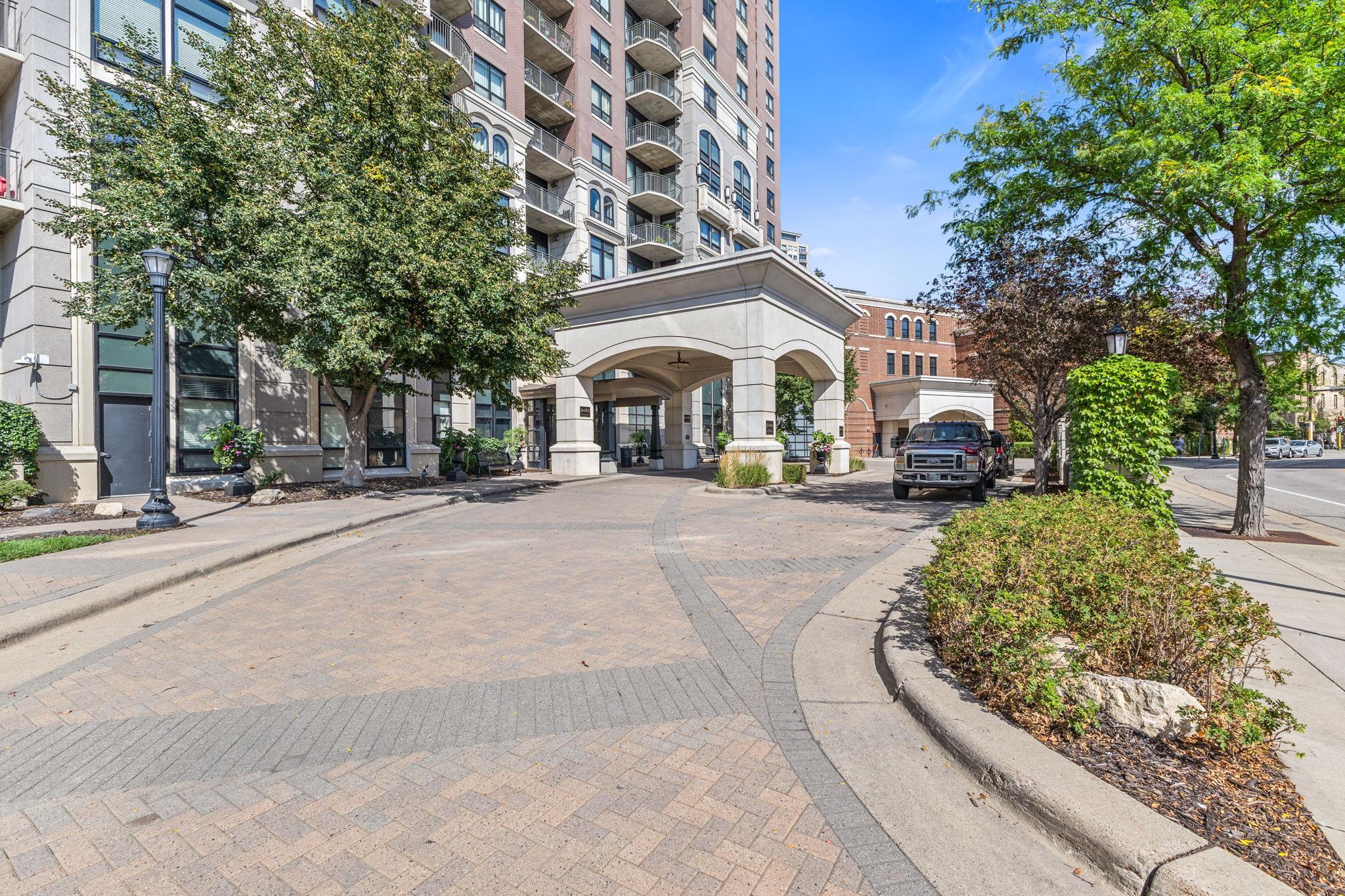 View of Residential at 500 Grant Street #902, Minneapolis MN 55404, Minneapolis (36 of 40) - Mike Wilen | Minnesota Team Real Estate