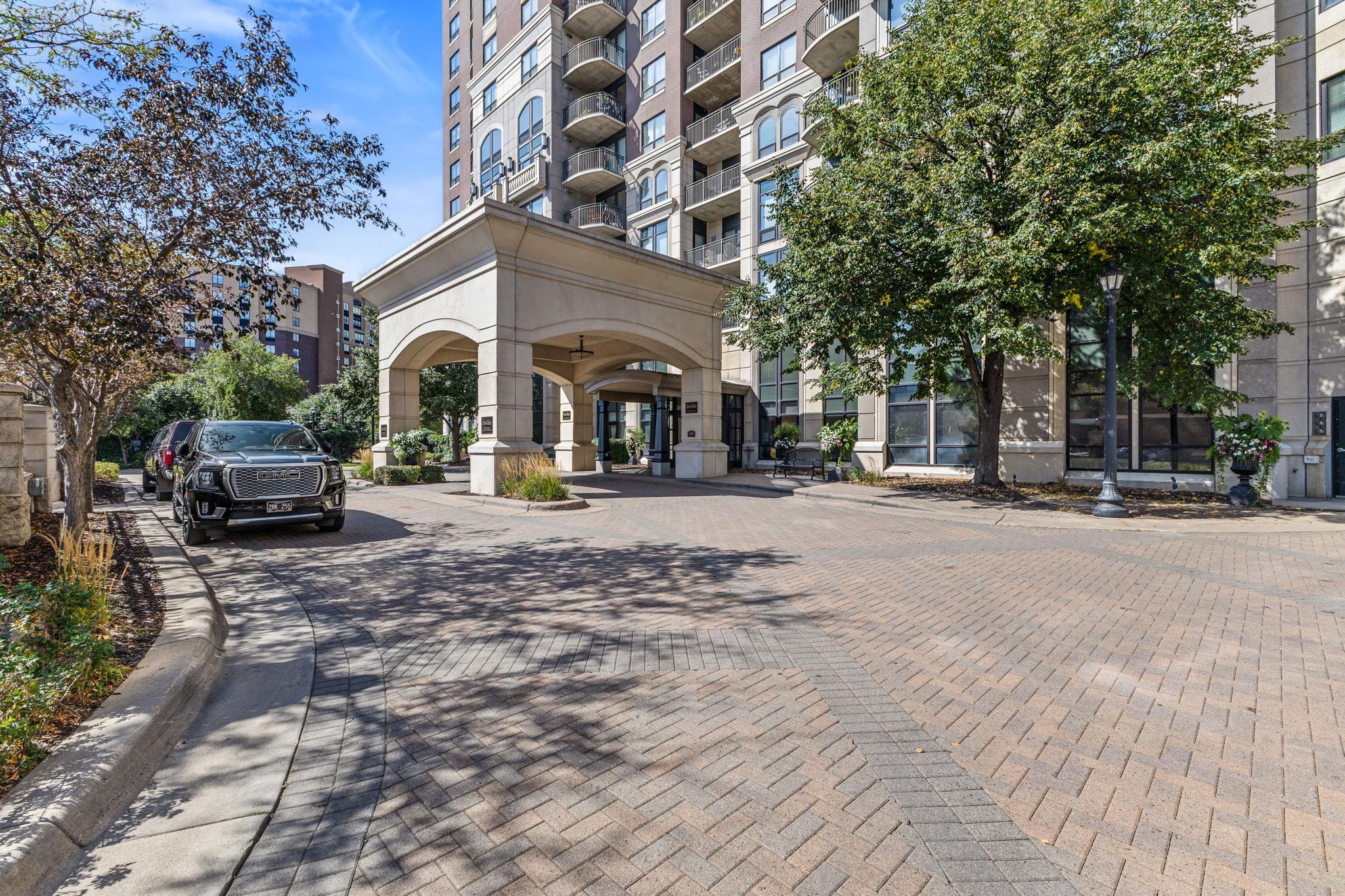 View of Residential at 500 Grant Street #902, Minneapolis MN 55404, Minneapolis (35 of 40) - Mike Wilen | Minnesota Team Real Estate