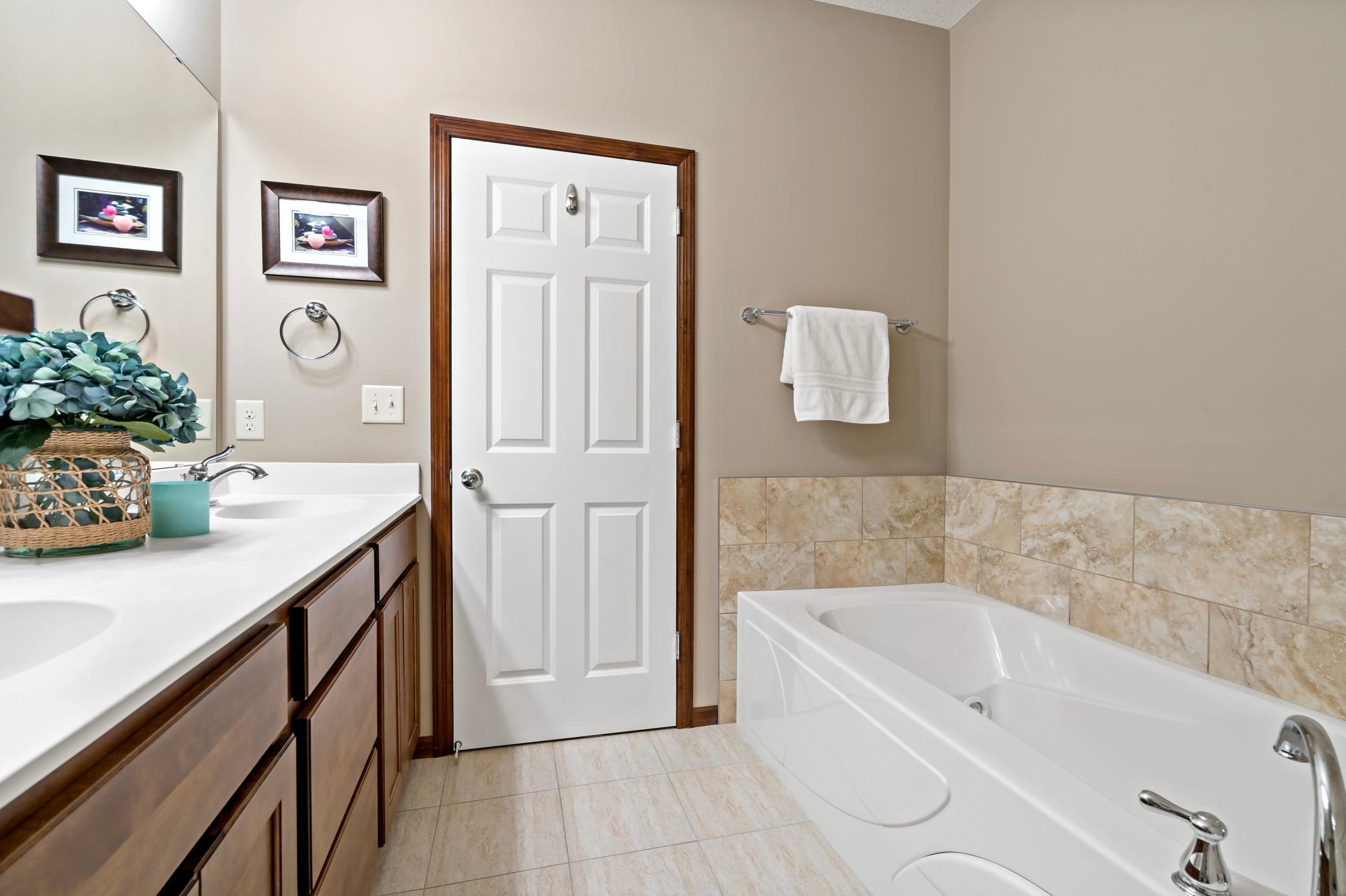 View of Residential at 15305 Stonewood Court, Burnsville MN 55306, Burnsville (20 of 44) - Mike Wilen | Minnesota Team Real Estate