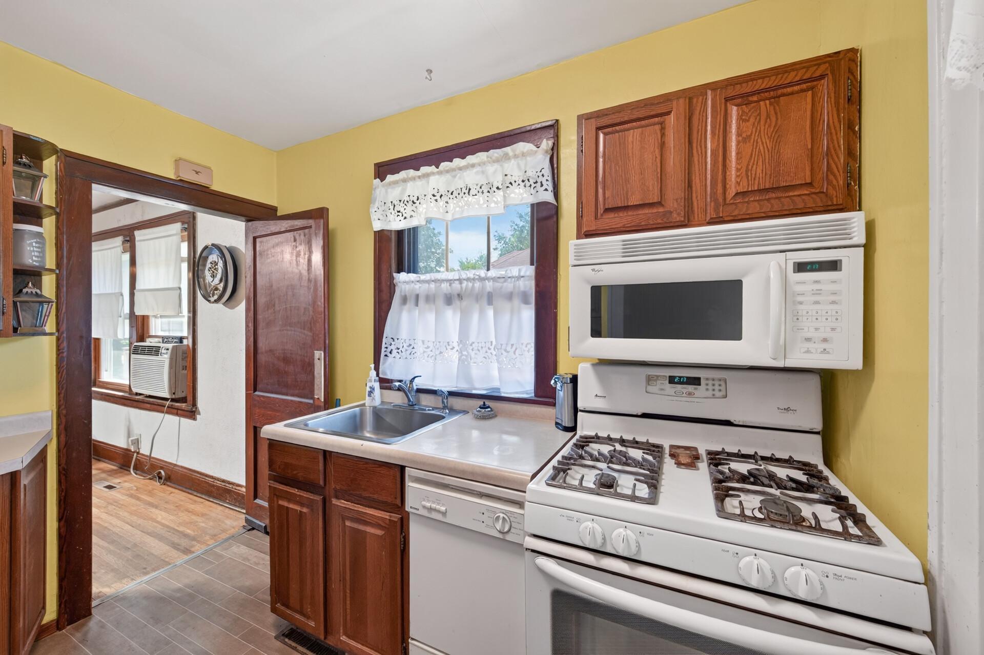 View of Residential at 1461 7th Street, Saint Paul MN 55102, Saint Paul (15 of 36) - Mike Wilen | Minnesota Team Real Estate