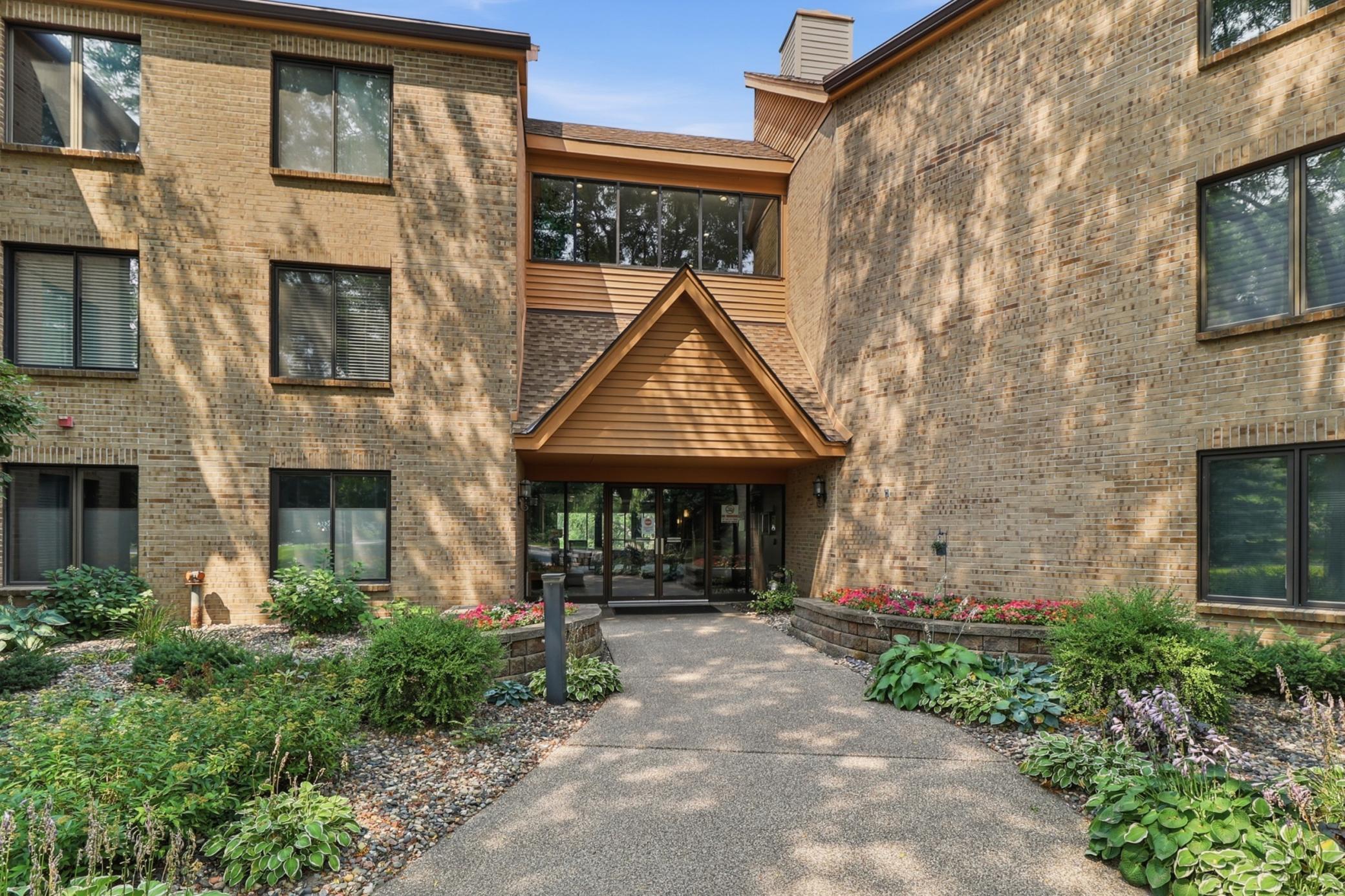 View of Residential at 6100 Auto Club Road #305, Bloomington MN 55438, Bloomington (29 of 43) - Mike Wilen | Minnesota Team Real Estate