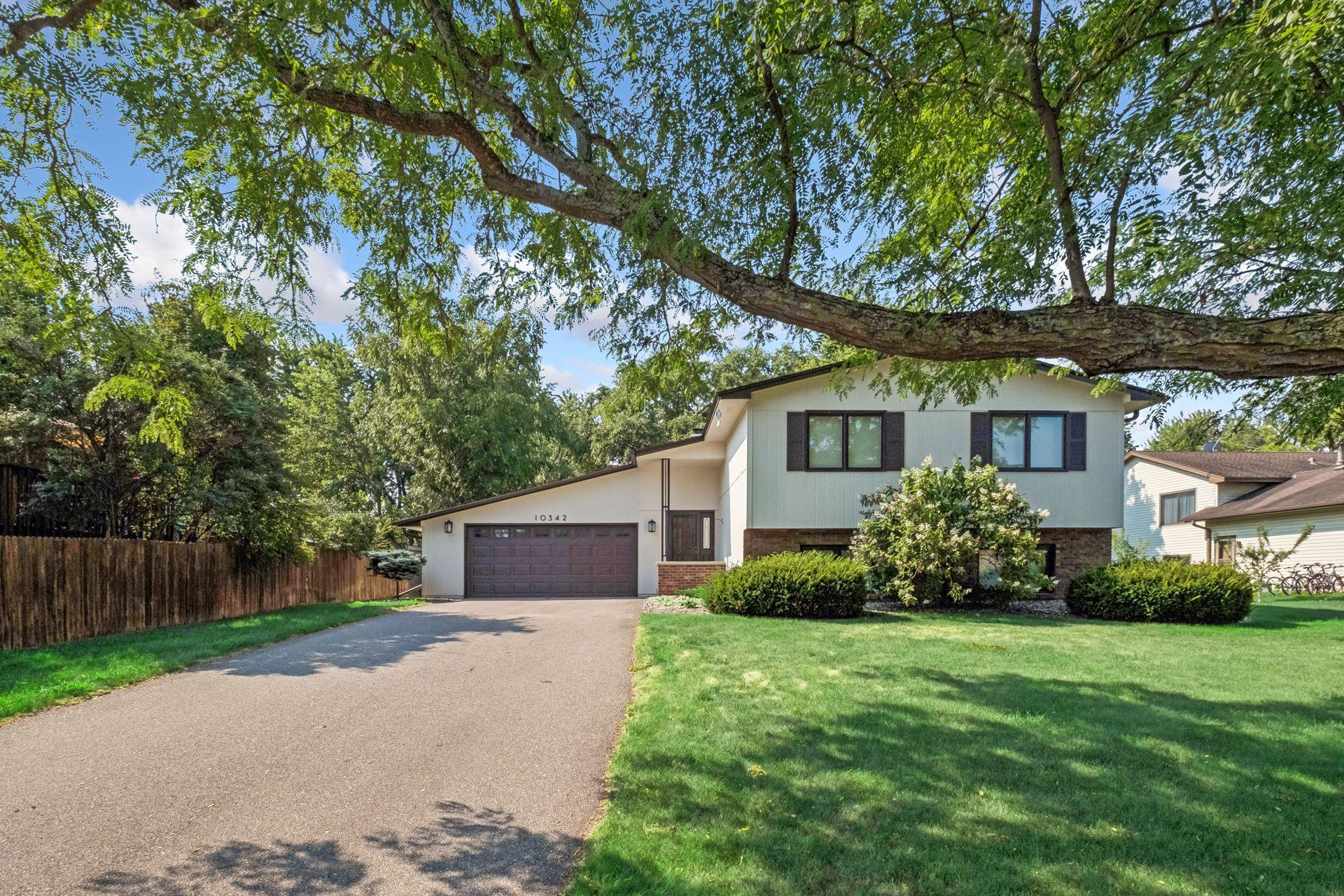 View of Residential at 10342 Rhode Island Circle, Bloomington MN 55438, Bloomington (3 of 47) - Mike Wilen | Minnesota Team Real Estate