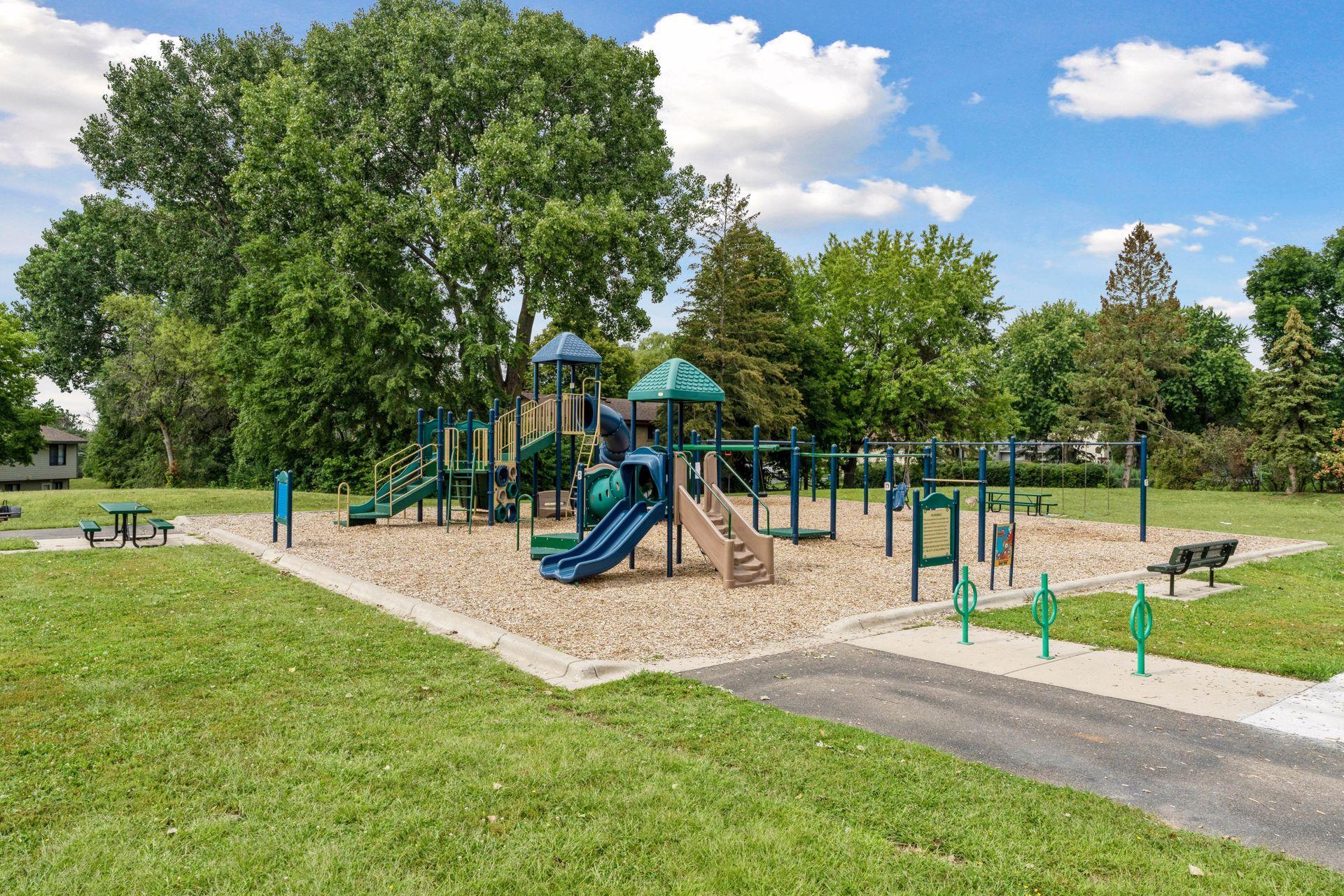 View of Residential at 10342 Rhode Island Circle, Bloomington MN 55438, Bloomington (25 of 47) - Mike Wilen | Minnesota Team Real Estate