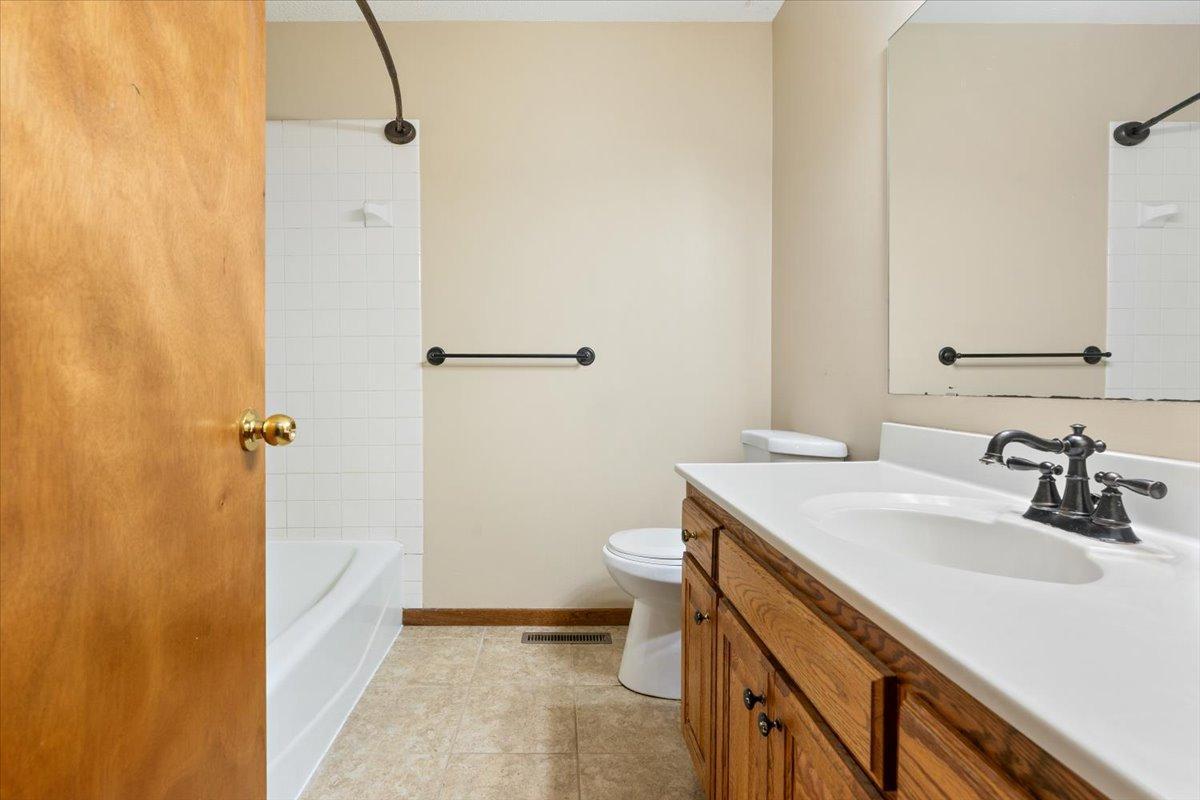 View of Residential at 566 Donegal Circle, Shoreview MN 55126, Shoreview (27 of 42) - Mike Wilen | Minnesota Team Real Estate