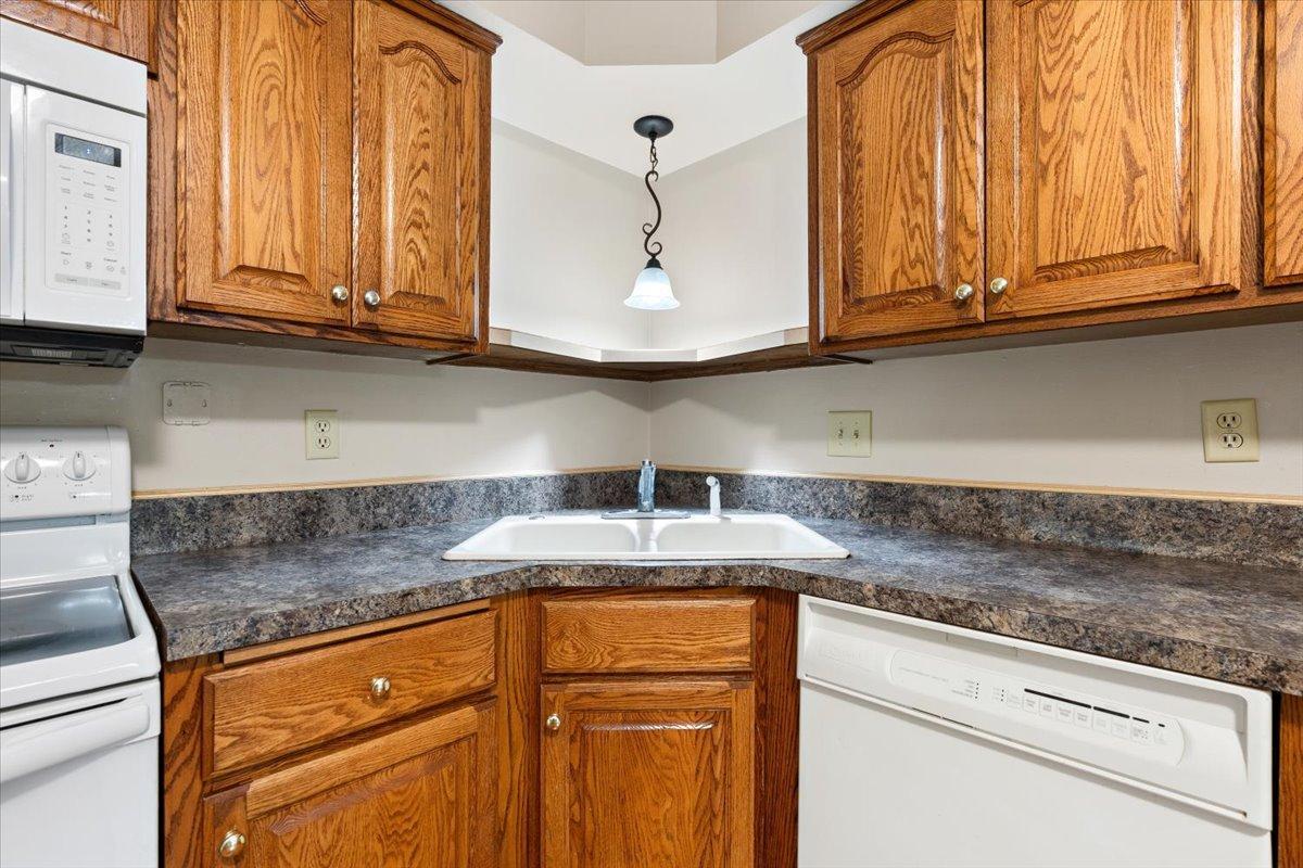 View of Residential at 566 Donegal Circle, Shoreview MN 55126, Shoreview (16 of 42) - Mike Wilen | Minnesota Team Real Estate
