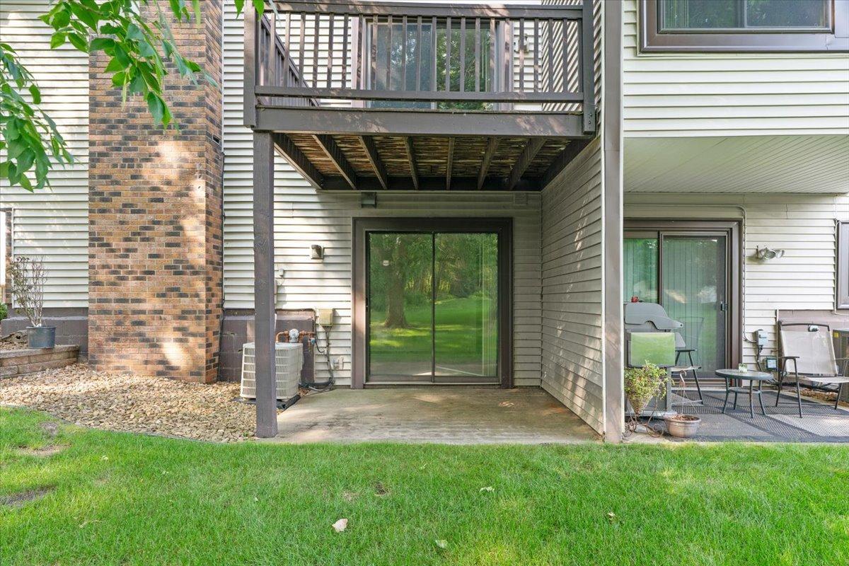View of Residential at 566 Donegal Circle, Shoreview MN 55126, Shoreview (35 of 42) - Mike Wilen | Minnesota Team Real Estate