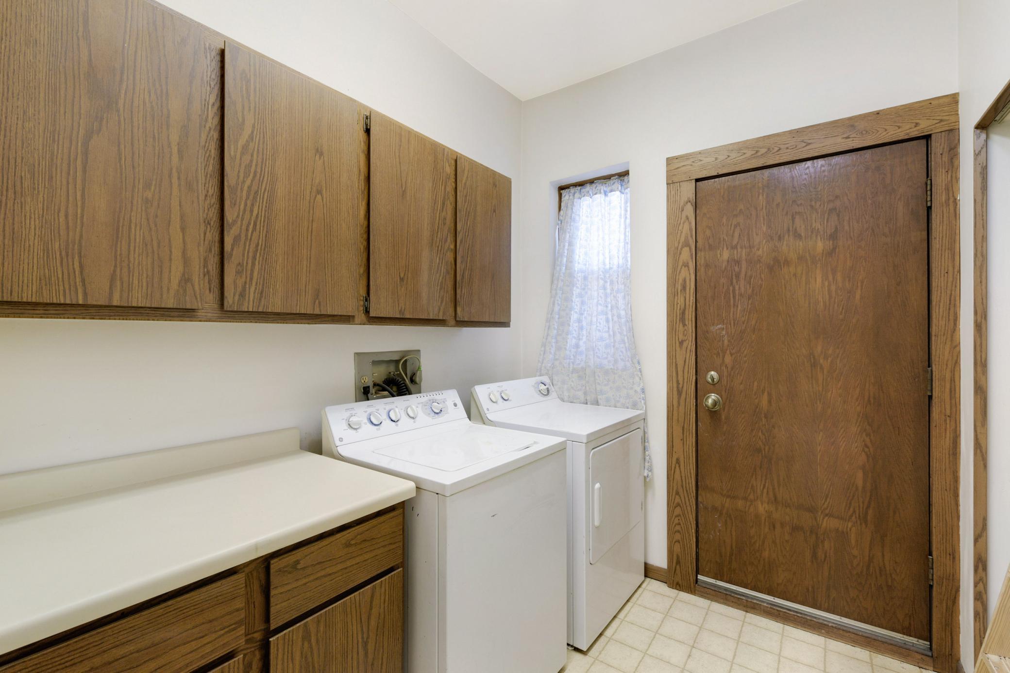 View of Residential at 2421 Emerson Avenue #107, Minneapolis MN 55405, Minneapolis (30 of 31) - Mike Wilen | Minnesota Team Real Estate