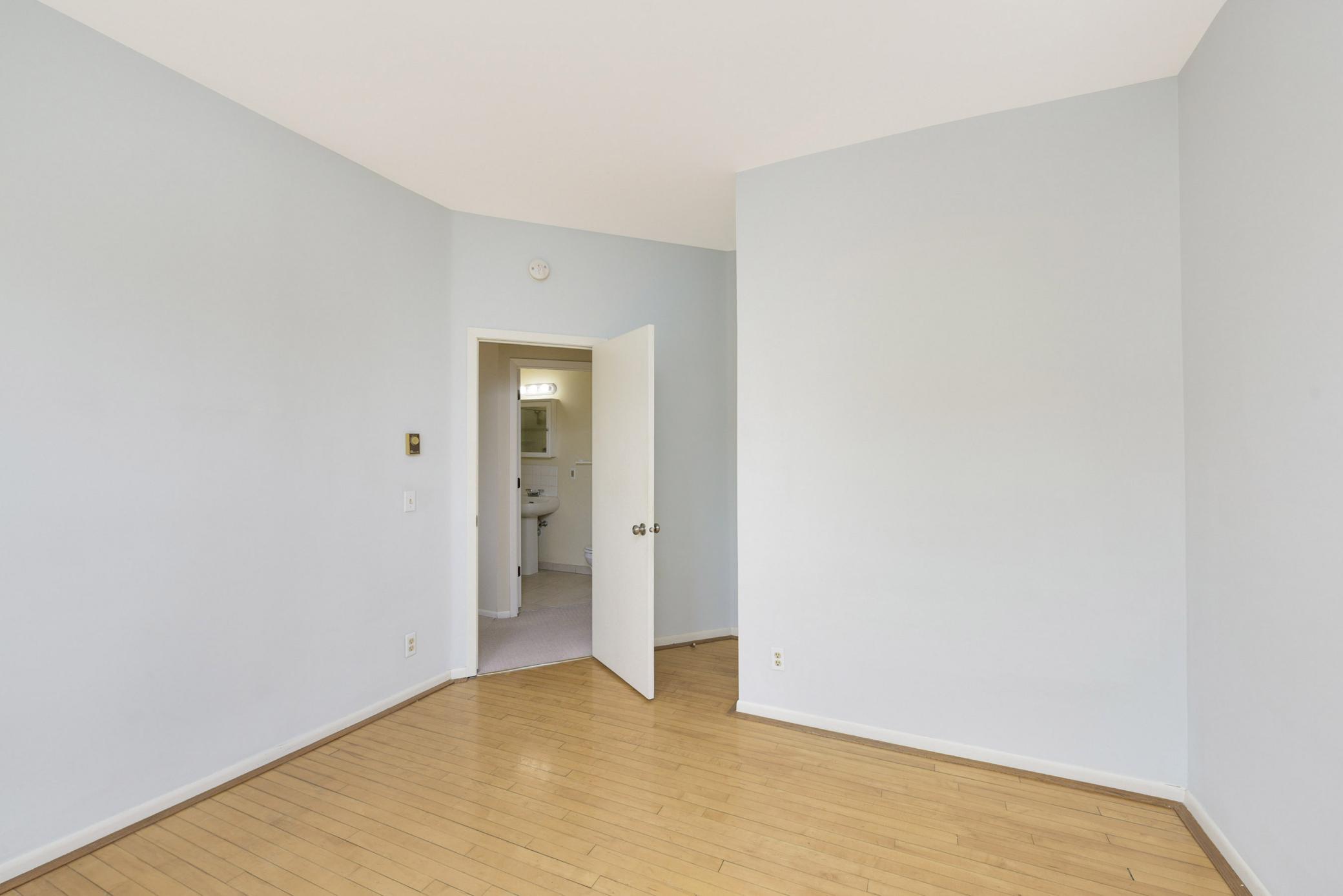 View of Residential at 2421 Emerson Avenue #107, Minneapolis MN 55405, Minneapolis (27 of 31) - Mike Wilen | Minnesota Team Real Estate