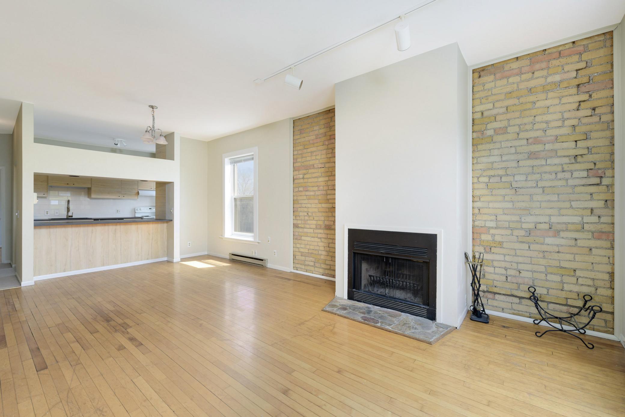 View of Residential at 2421 Emerson Avenue #107, Minneapolis MN 55405, Minneapolis (21 of 31) - Mike Wilen | Minnesota Team Real Estate