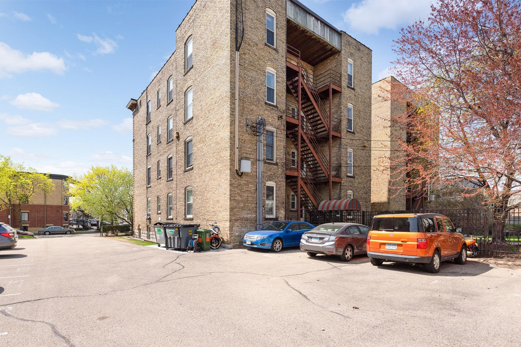 View of Residential at 2421 Emerson Avenue #107, Minneapolis MN 55405, Minneapolis (17 of 31) - Mike Wilen | Minnesota Team Real Estate