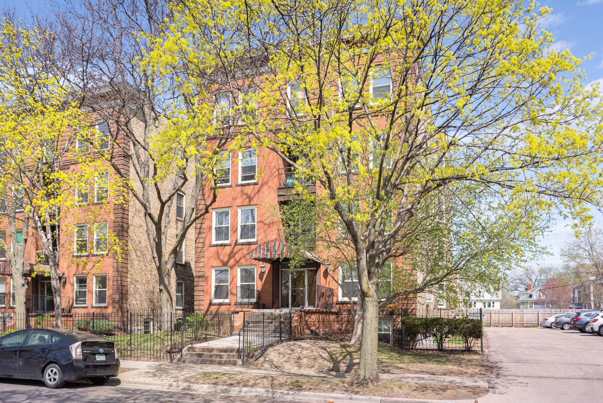 View of Residential at 2421 Emerson Avenue #107, Minneapolis MN 55405, Minneapolis (15 of 31) - Mike Wilen | Minnesota Team Real Estate