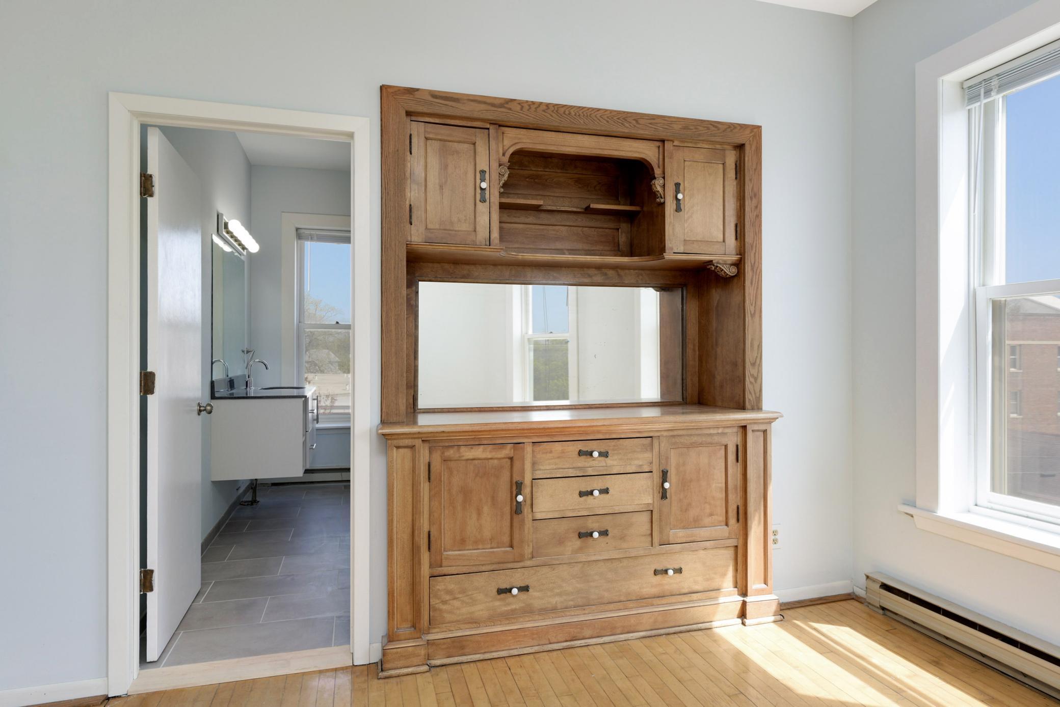 View of Residential at 2421 Emerson Avenue #107, Minneapolis MN 55405, Minneapolis (11 of 31) - Mike Wilen | Minnesota Team Real Estate