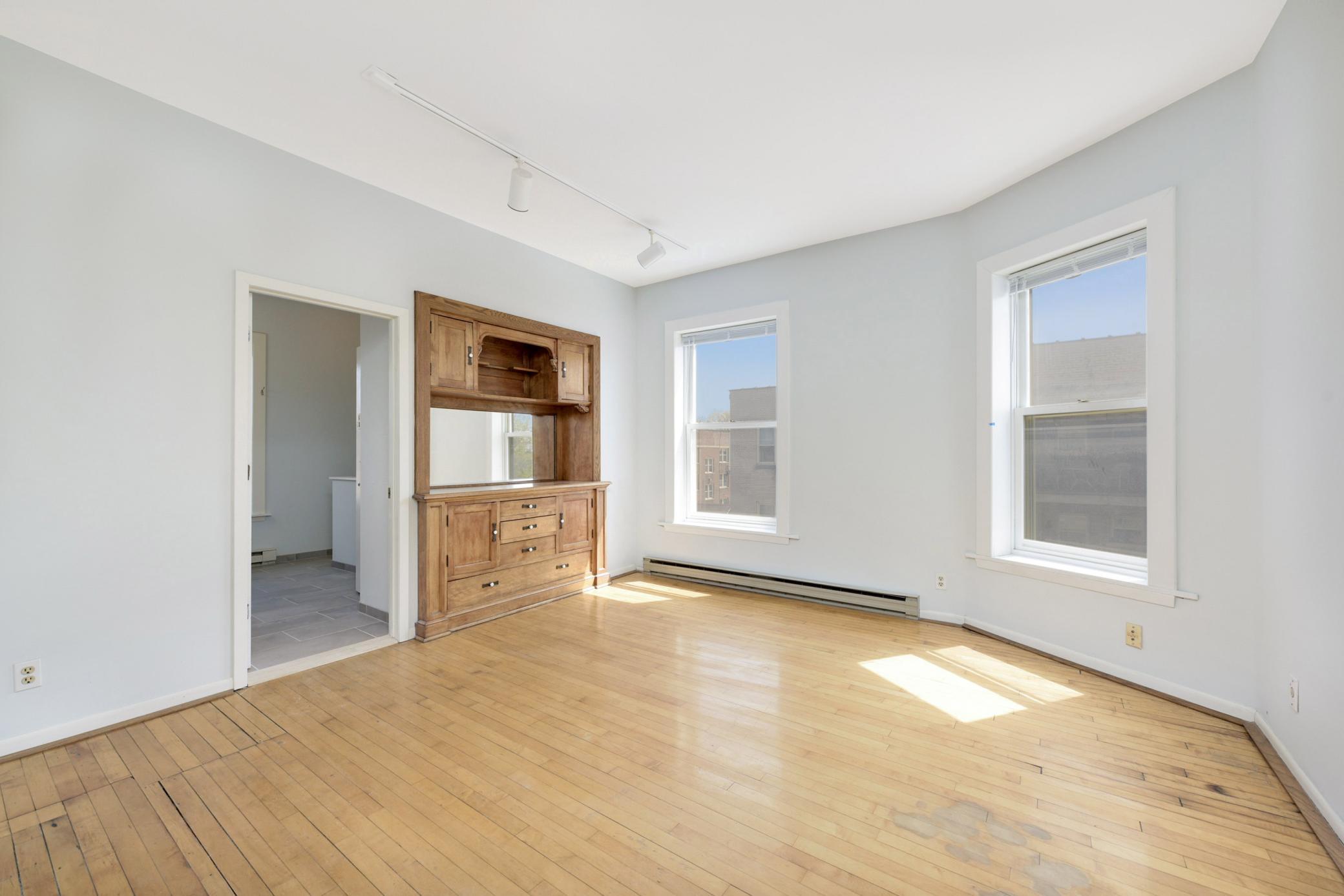 View of Residential at 2421 Emerson Avenue #107, Minneapolis MN 55405, Minneapolis (10 of 31) - Mike Wilen | Minnesota Team Real Estate