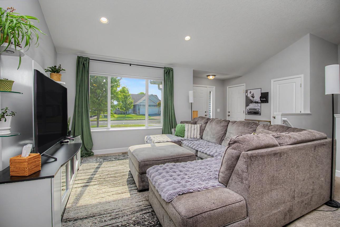 View of Residential at 908 Ashford Road, Belle Plaine MN 56011, Belle Plaine (7 of 42) - Mike Wilen | Minnesota Team Real Estate