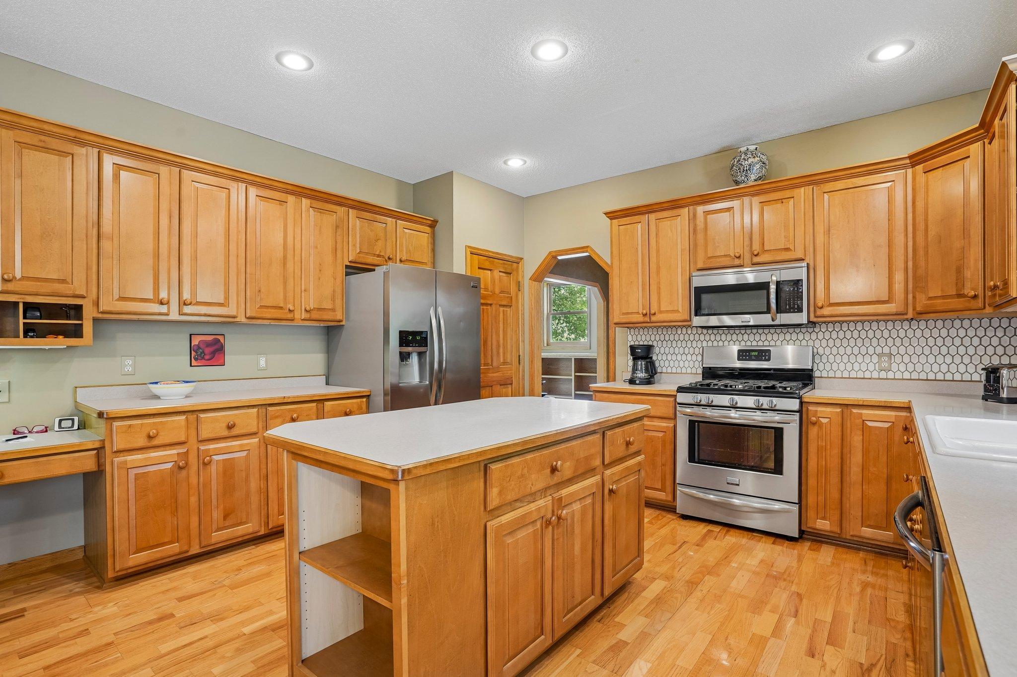 View of Residential at 20628 Jura Trail, Lakeville MN 55044, Lakeville (9 of 38) - Mike Wilen | Minnesota Team Real Estate