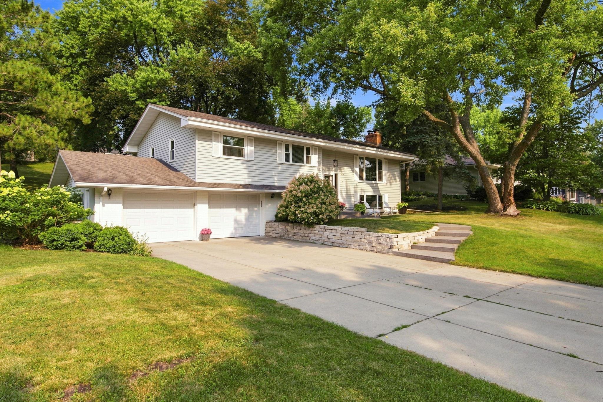 View of Residential at 6616 Hillside Lane, Edina MN 55439, Edina (5 of 41) - Mike Wilen | Minnesota Team Real Estate