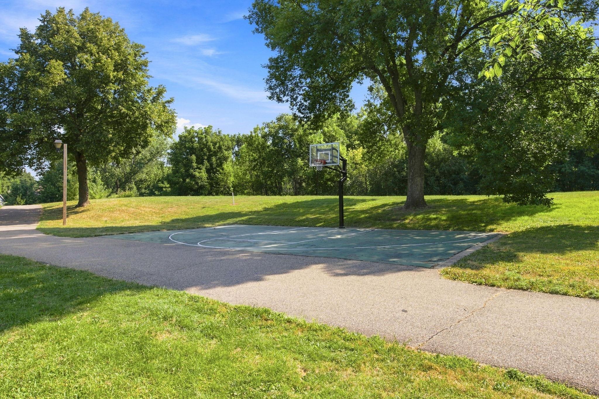View of Residential at 6616 Hillside Lane, Edina MN 55439, Edina (38 of 41) - Mike Wilen | Minnesota Team Real Estate