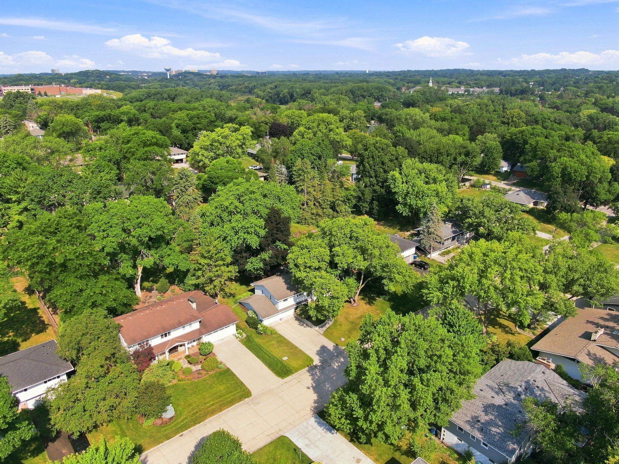 View of Residential at 6616 Hillside Lane, Edina MN 55439, Edina (36 of 41) - Mike Wilen | Minnesota Team Real Estate