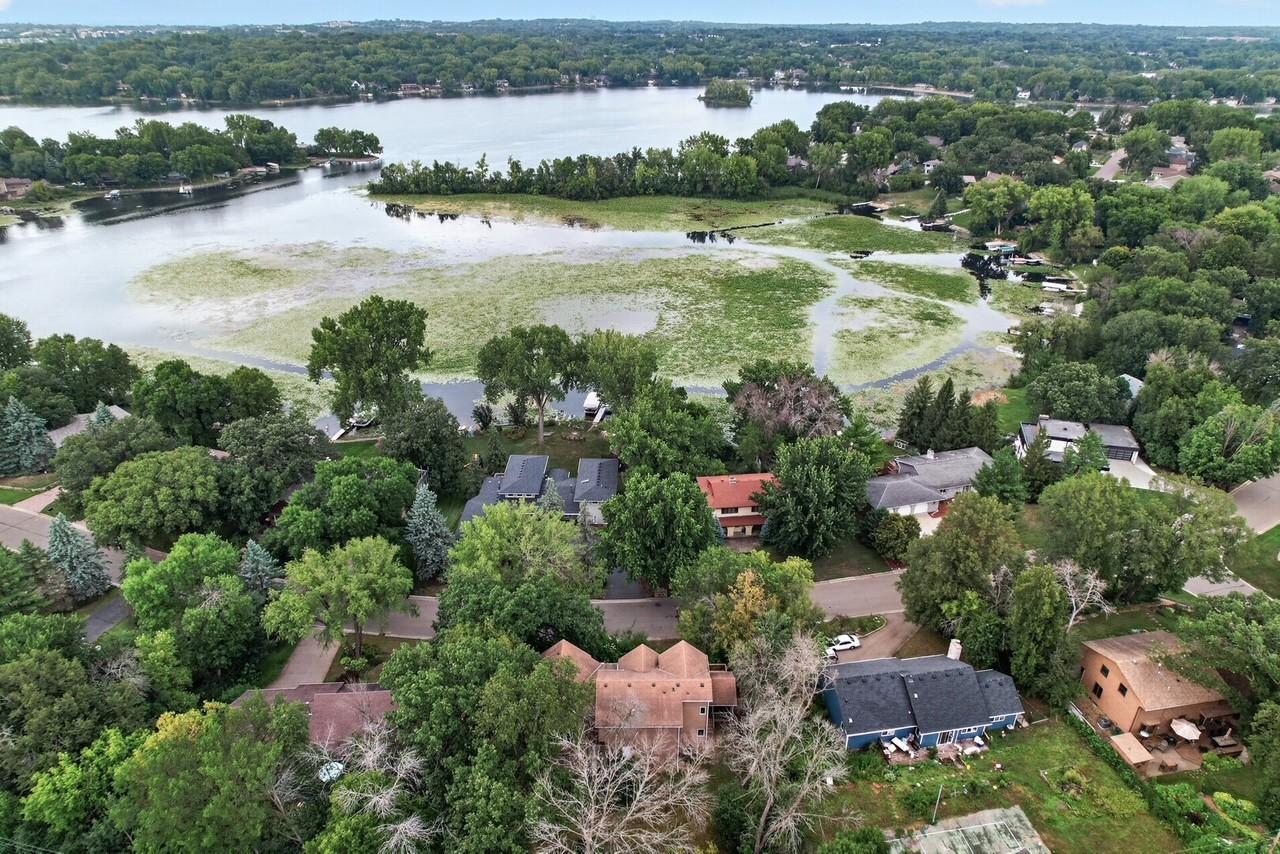 View of Residential at 9848 Oak Shore Drive, Lakeville MN 55044, Lakeville (6 of 38) - Mike Wilen | Minnesota Team Real Estate