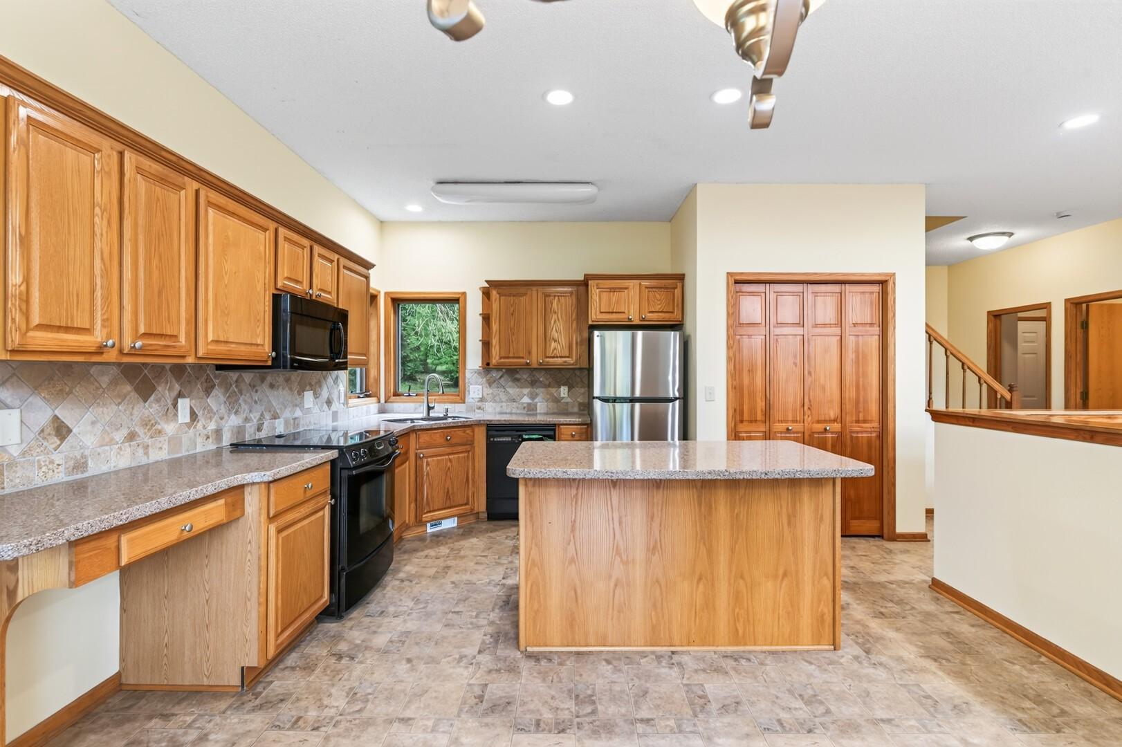 View of Residential at 9848 Oak Shore Drive, Lakeville MN 55044, Lakeville (34 of 38) - Mike Wilen | Minnesota Team Real Estate
