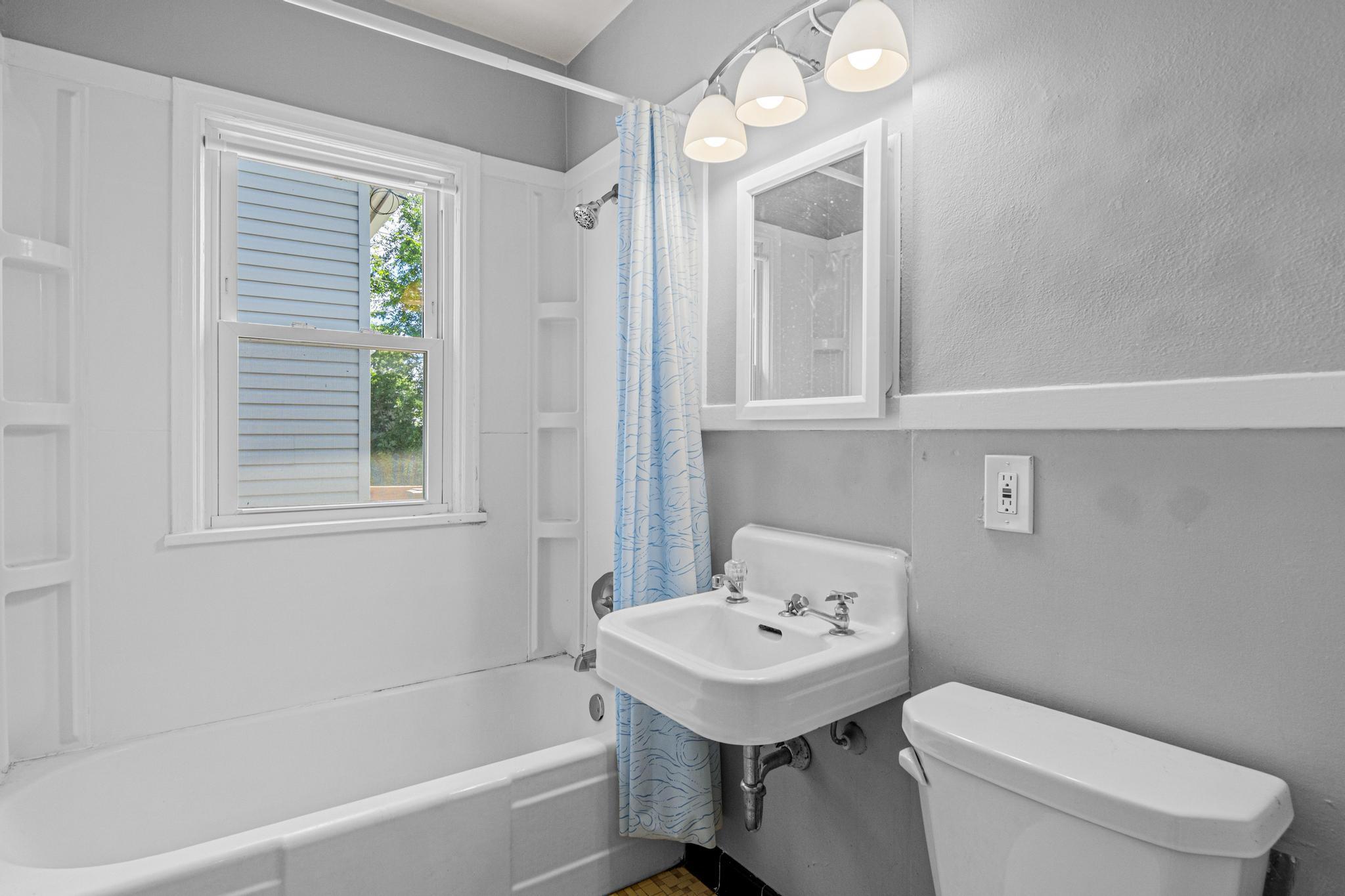 View of Residential Income at 1210 Sherburne Avenue, Saint Paul MN 55104, Saint Paul (18 of 23) - Mike Wilen | Minnesota Team Real Estate