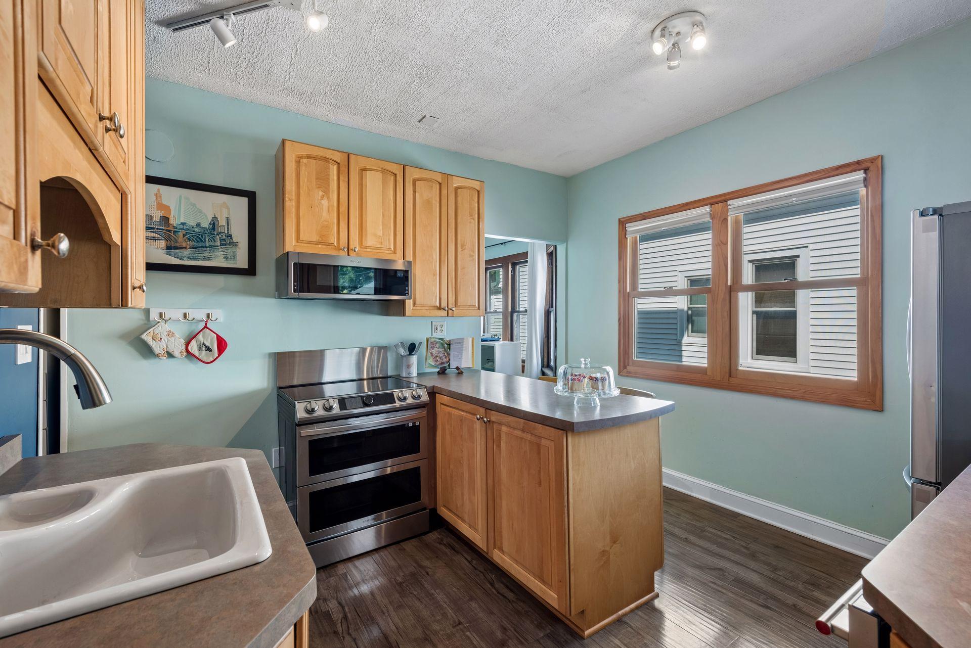 View of Residential Income at 840 Randolph Avenue, Saint Paul MN 55102, Saint Paul (12 of 41) - Mike Wilen | Minnesota Team Real Estate