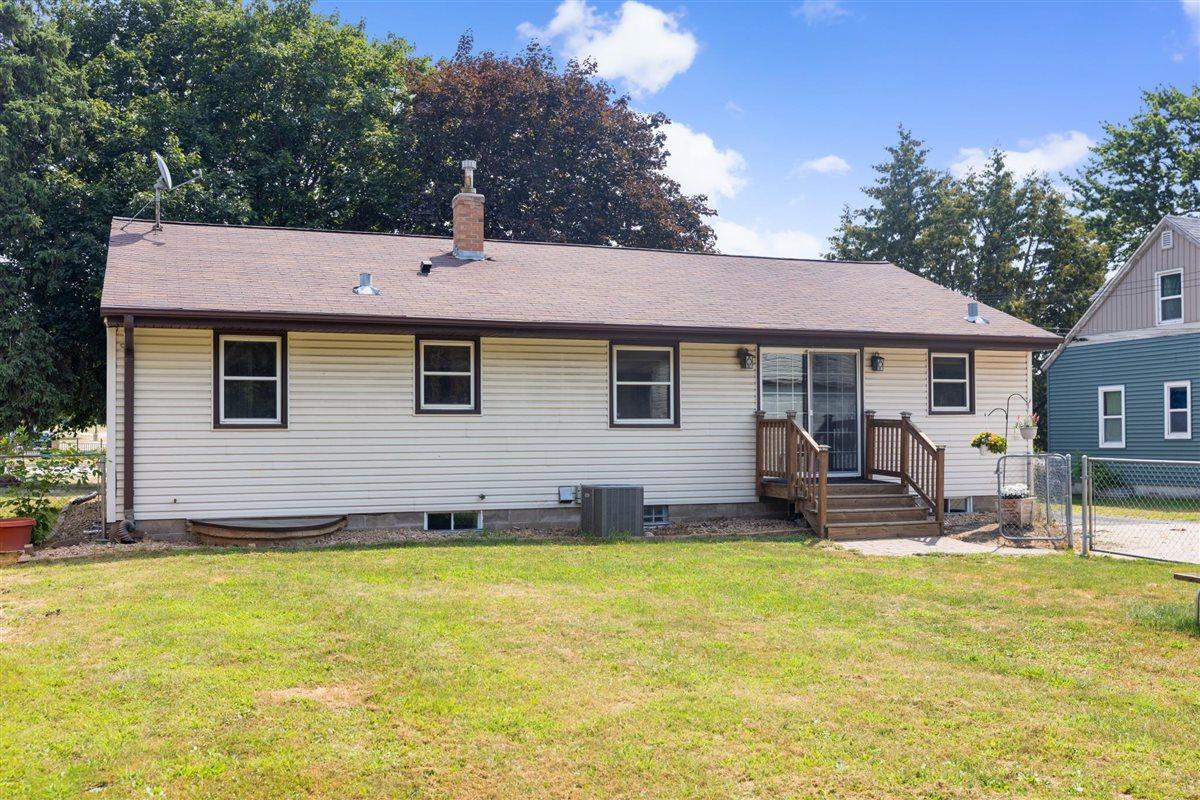 View of Residential at 1733 White Bear Avenue, Maplewood MN 55109, Maplewood (39 of 42) - Mike Wilen | Minnesota Team Real Estate