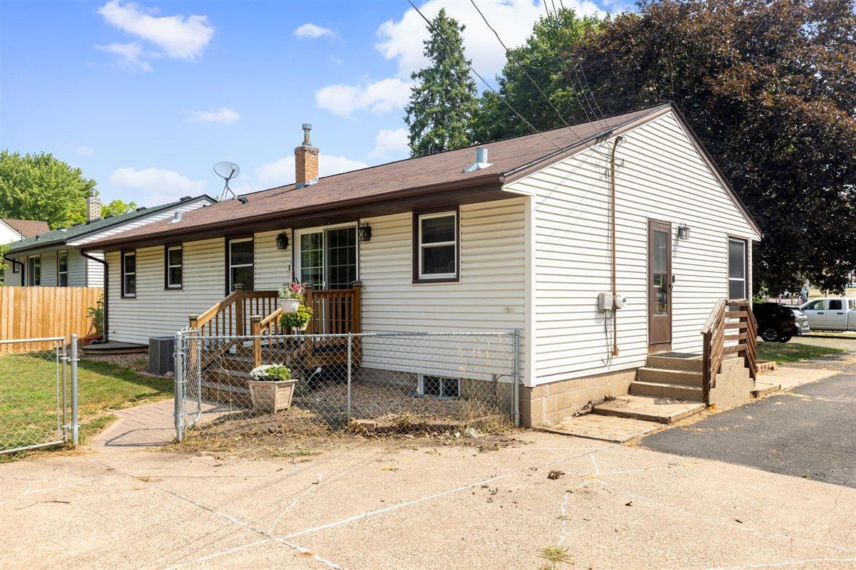 View of Residential at 1733 White Bear Avenue, Maplewood MN 55109, Maplewood (35 of 42) - Mike Wilen | Minnesota Team Real Estate