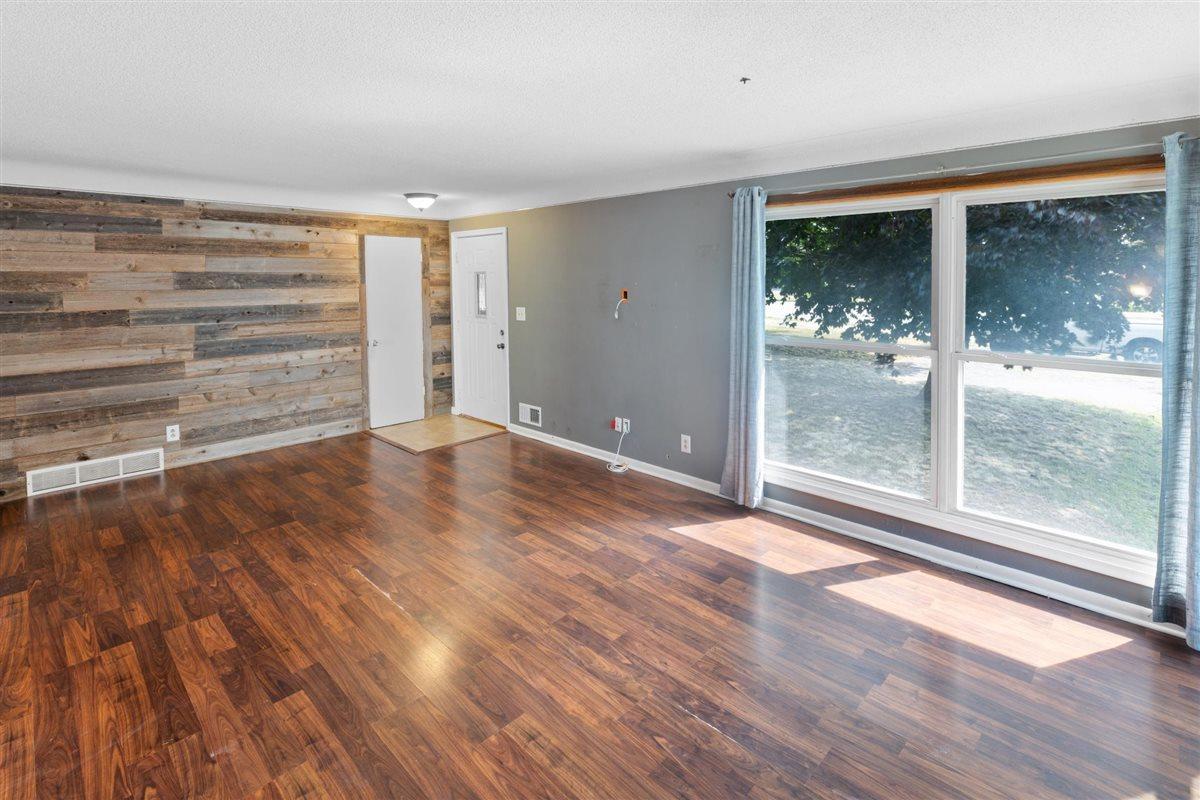 View of Residential at 1733 White Bear Avenue, Maplewood MN 55109, Maplewood (8 of 42) - Mike Wilen | Minnesota Team Real Estate
