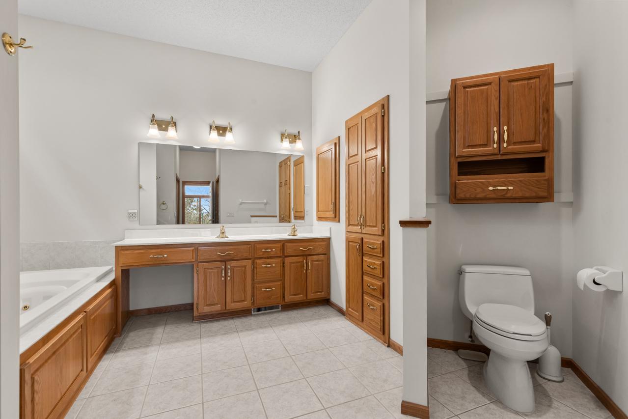 View of Residential at 10471 Spyglass Drive, Eden Prairie MN 55347, Eden Prairie (22 of 41) - Mike Wilen | Minnesota Team Real Estate