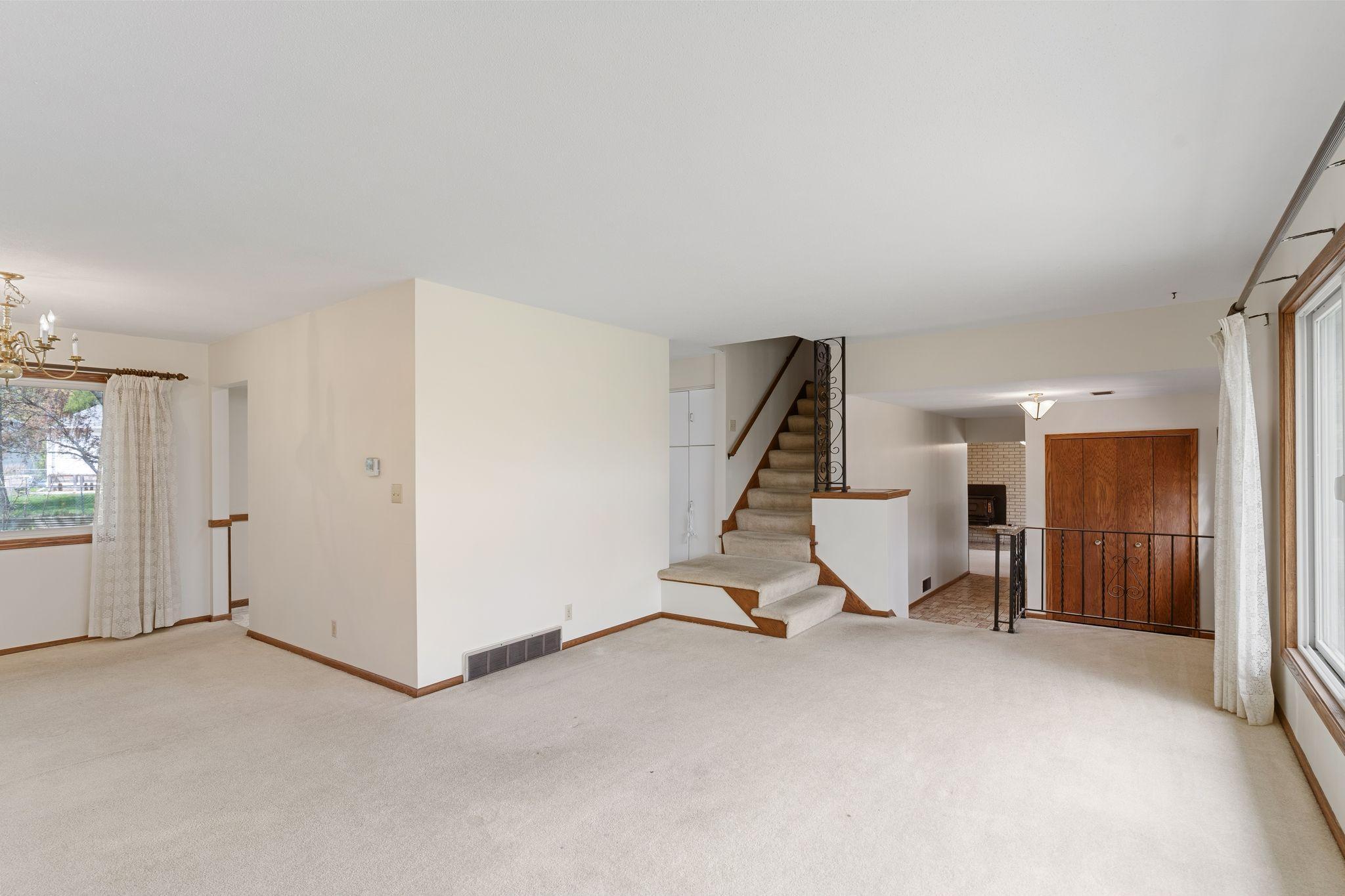 View of Residential at 9908 Oxborough Road, Bloomington MN 55437, Bloomington (7 of 38) - Mike Wilen | Minnesota Team Real Estate