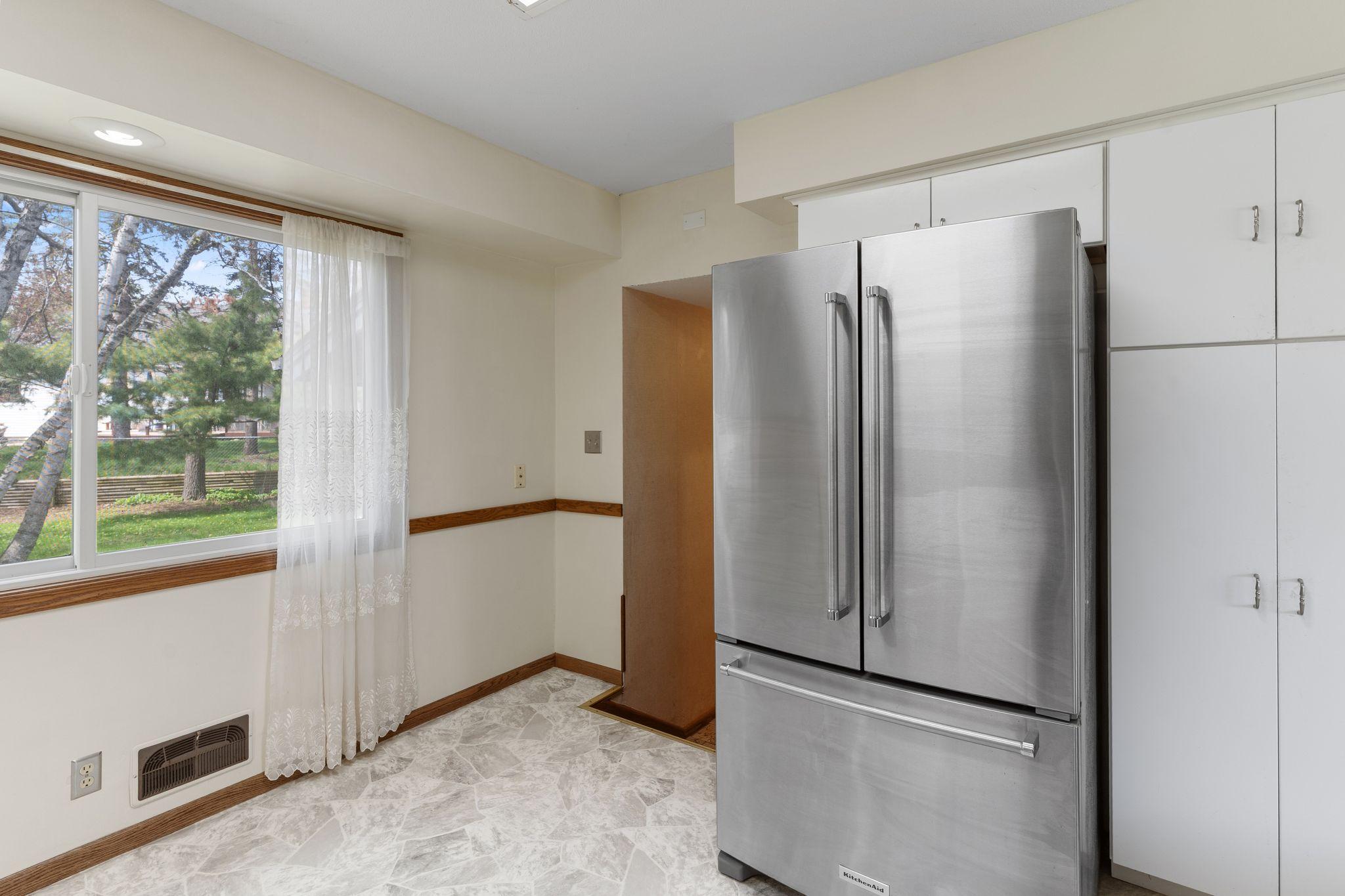 View of Residential at 9908 Oxborough Road, Bloomington MN 55437, Bloomington (14 of 38) - Mike Wilen | Minnesota Team Real Estate