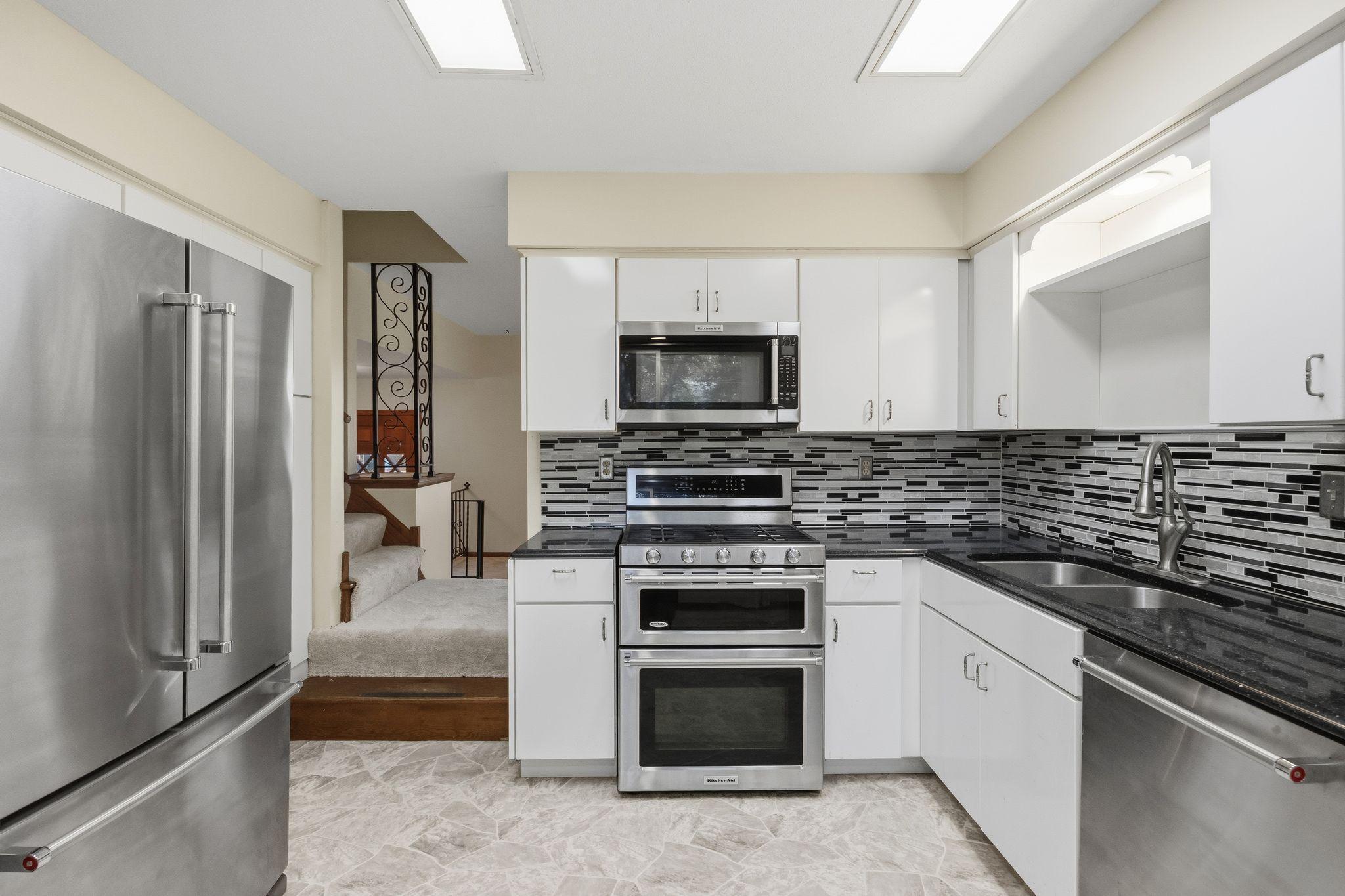 View of Residential at 9908 Oxborough Road, Bloomington MN 55437, Bloomington (21 of 57) - Mike Wilen | Minnesota Team Real Estate
