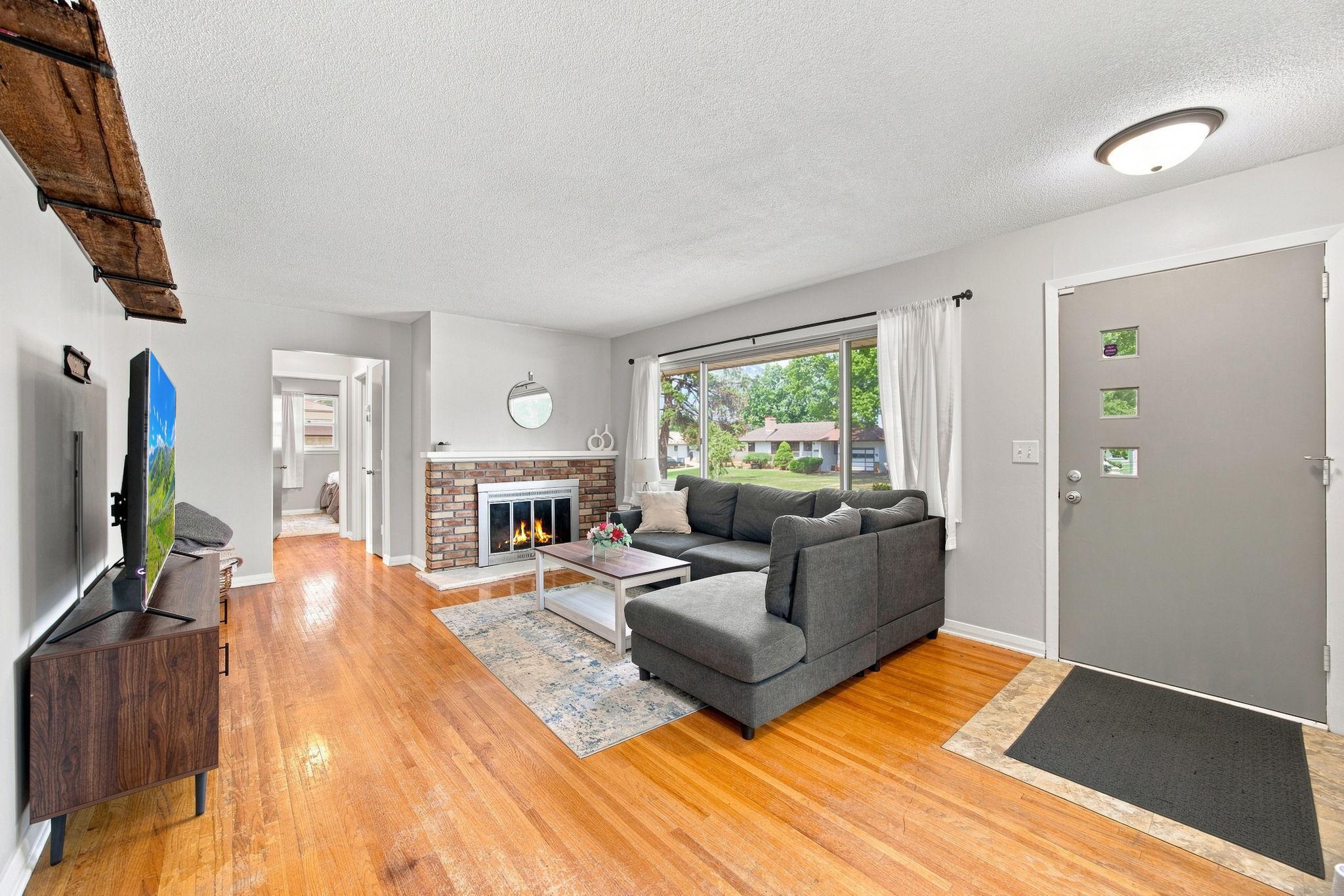 View of Residential at 5719 Northport Drive, Brooklyn Center MN 55429, Brooklyn Center (4 of 40) - Mike Wilen | Minnesota Team Real Estate