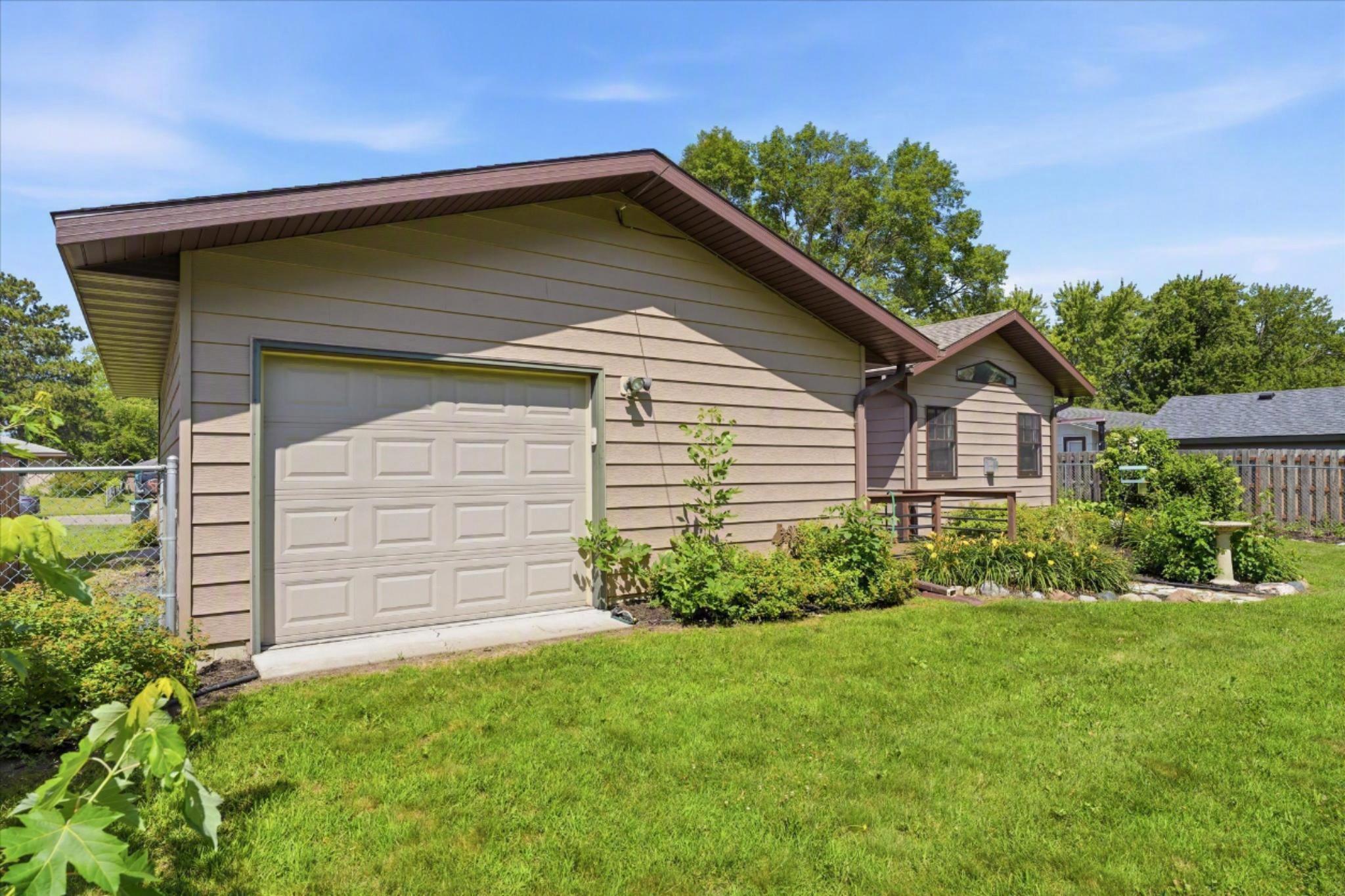 View of Residential at 8137 16th Avenue, Bloomington MN 55425, Bloomington (28 of 31) - Mike Wilen | Minnesota Team Real Estate