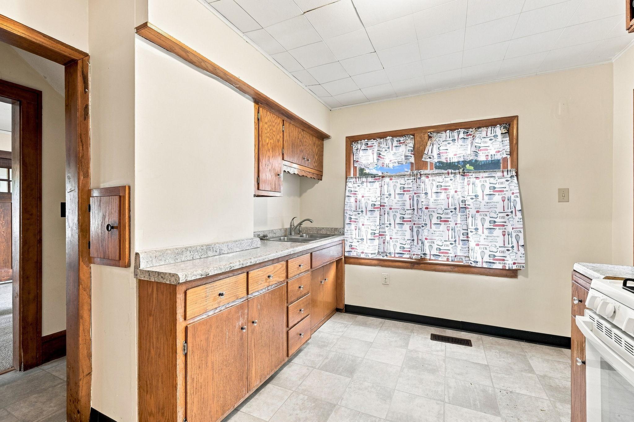 View of Residential at 1019 Sherburne Avenue, Saint Paul MN 55104, Saint Paul (8 of 20) - Mike Wilen | Minnesota Team Real Estate