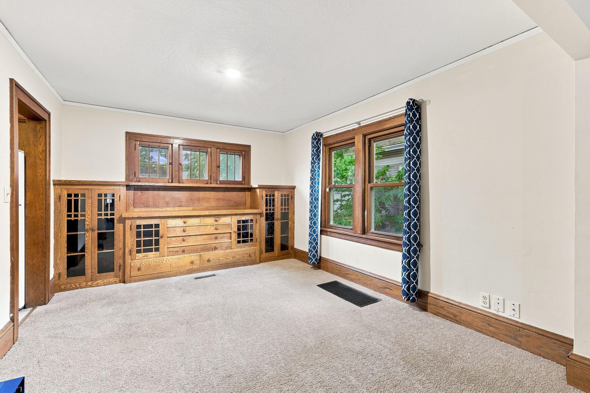 View of Residential at 1019 Sherburne Avenue, Saint Paul MN 55104, Saint Paul (6 of 20) - Mike Wilen | Minnesota Team Real Estate