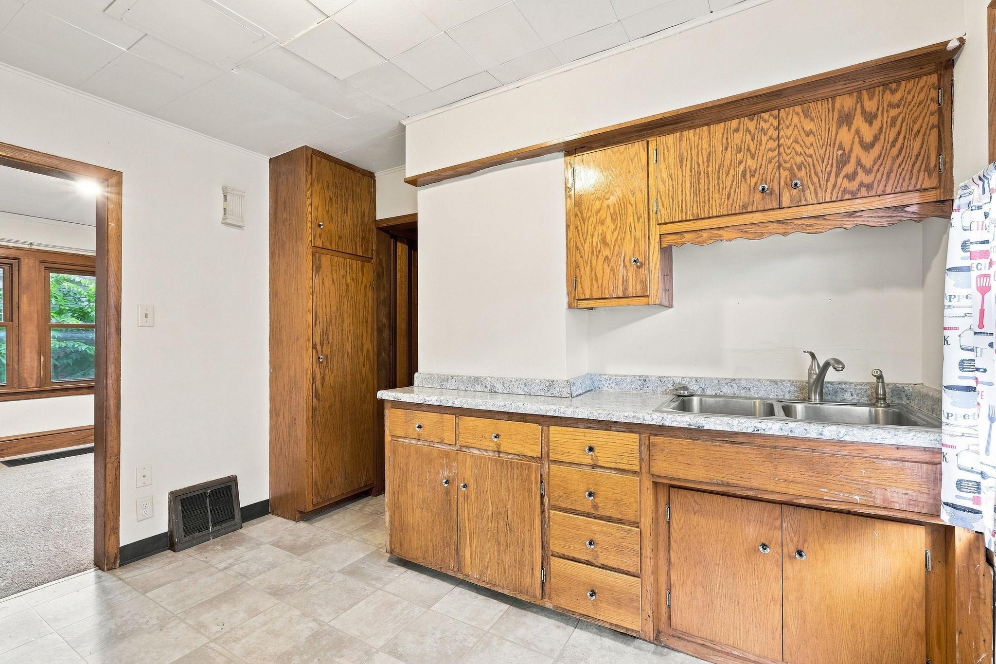 View of Residential at 1019 Sherburne Avenue, Saint Paul MN 55104, Saint Paul (9 of 20) - Mike Wilen | Minnesota Team Real Estate