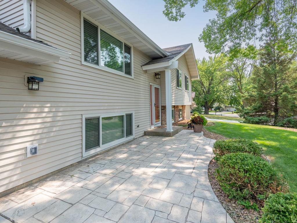 View of Residential at 7926 Chesshire Lane, Maple Grove MN 55311, Maple Grove (4 of 33) - Mike Wilen | Minnesota Team Real Estate