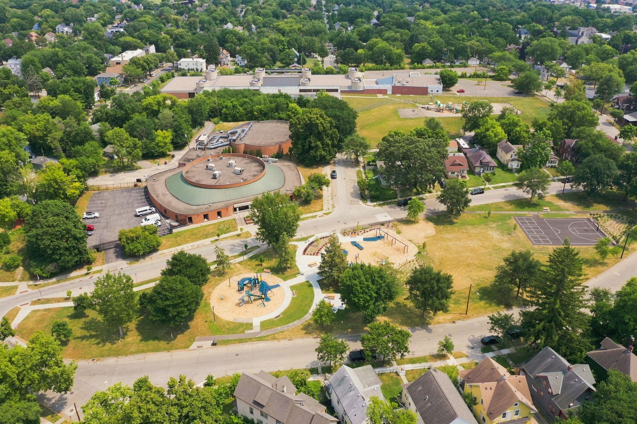 View of Residential Income at 2410 James Avenue, Minneapolis MN 55411, Minneapolis (33 of 35) - Mike Wilen | Minnesota Team Real Estate