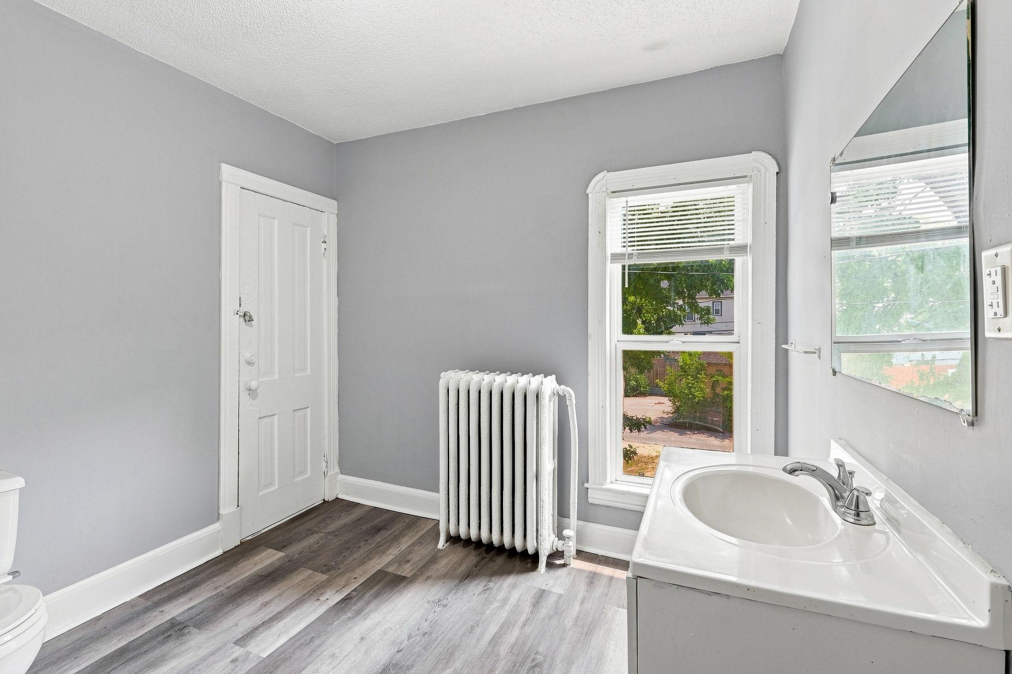 View of Residential Income at 2410 James Avenue, Minneapolis MN 55411, Minneapolis (29 of 35) - Mike Wilen | Minnesota Team Real Estate