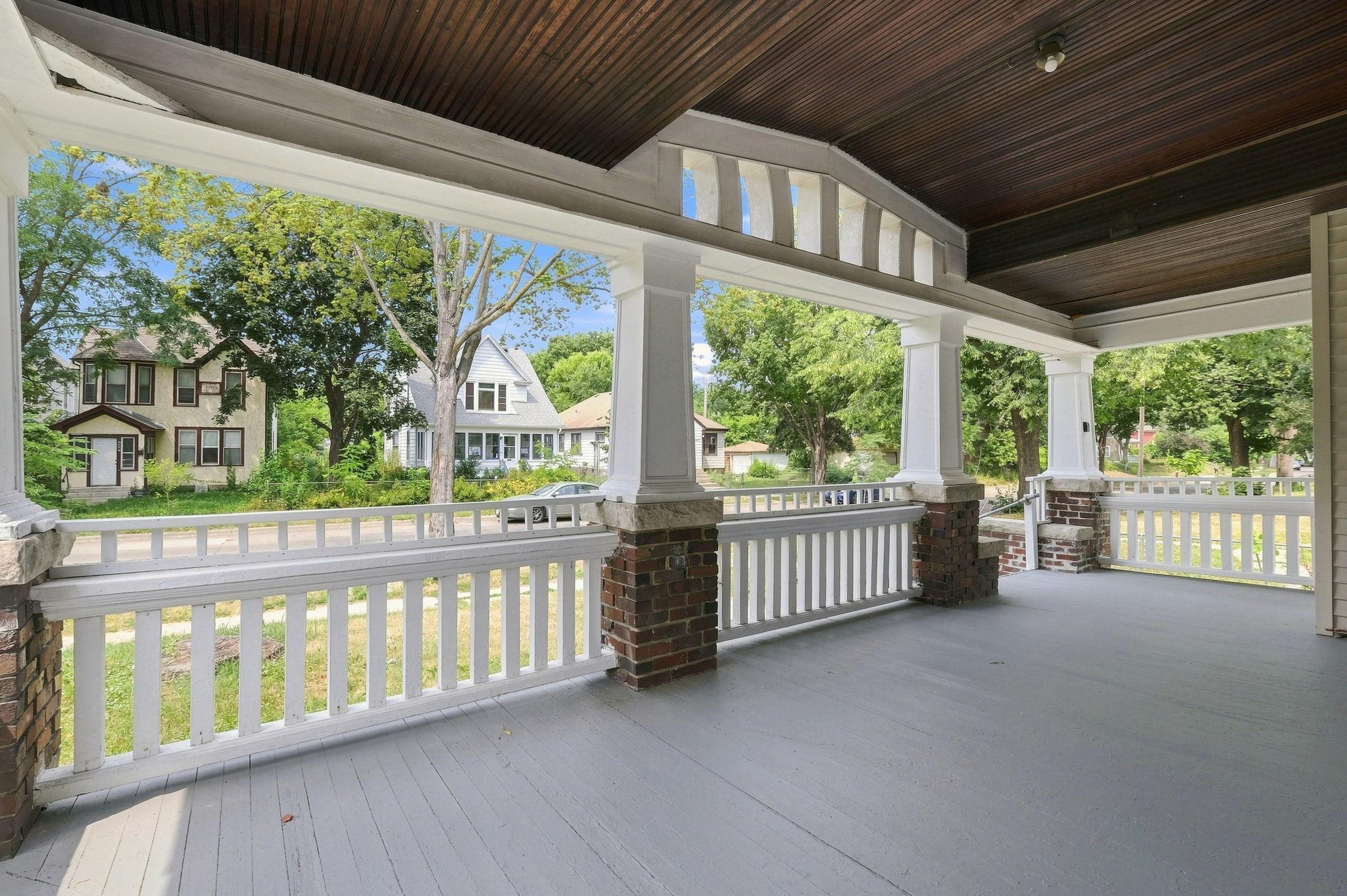 View of Residential Income at 2410 James Avenue, Minneapolis MN 55411, Minneapolis (22 of 35) - Mike Wilen | Minnesota Team Real Estate