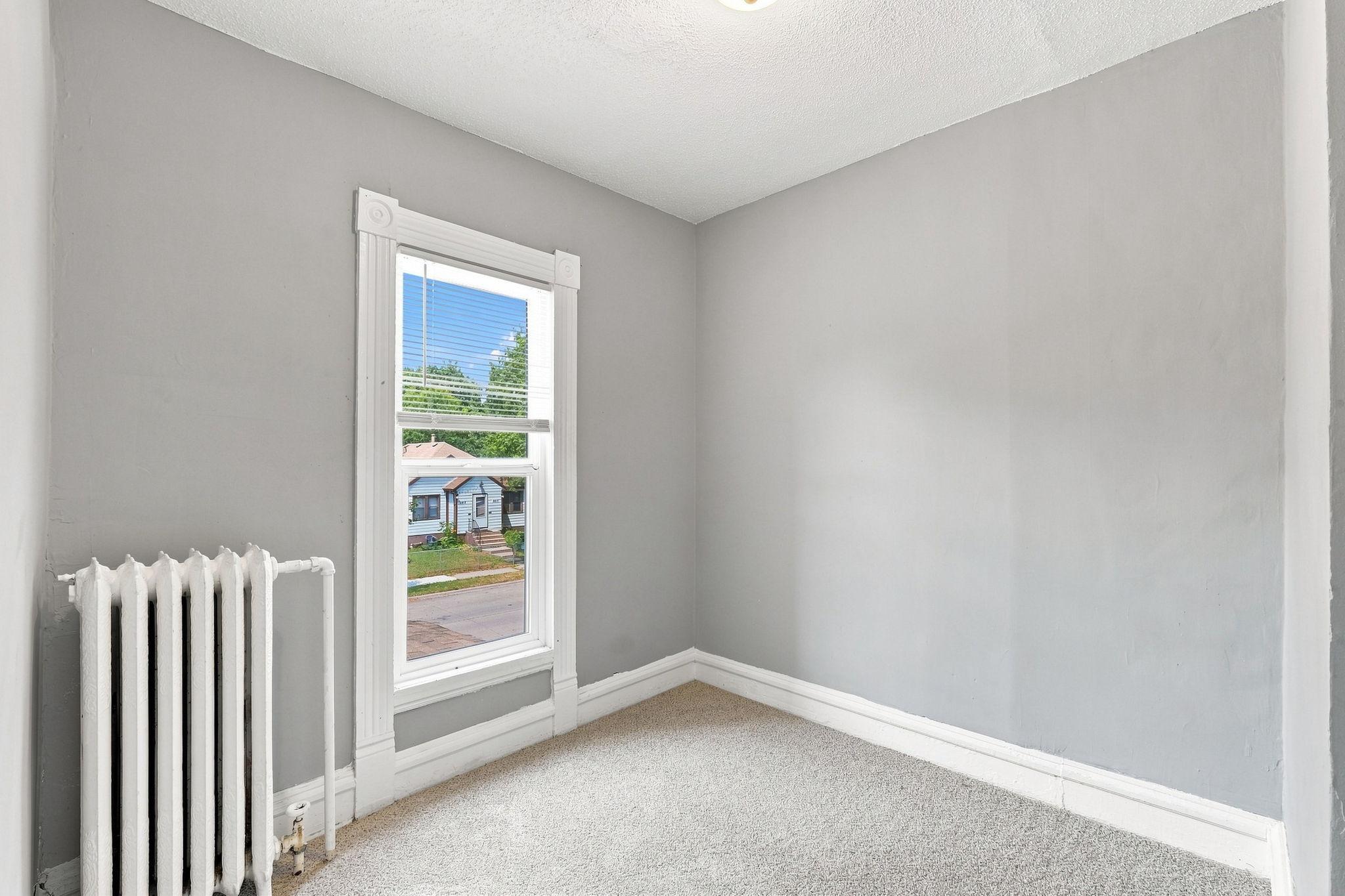 View of Residential Income at 2410 James Avenue, Minneapolis MN 55411, Minneapolis (19 of 35) - Mike Wilen | Minnesota Team Real Estate