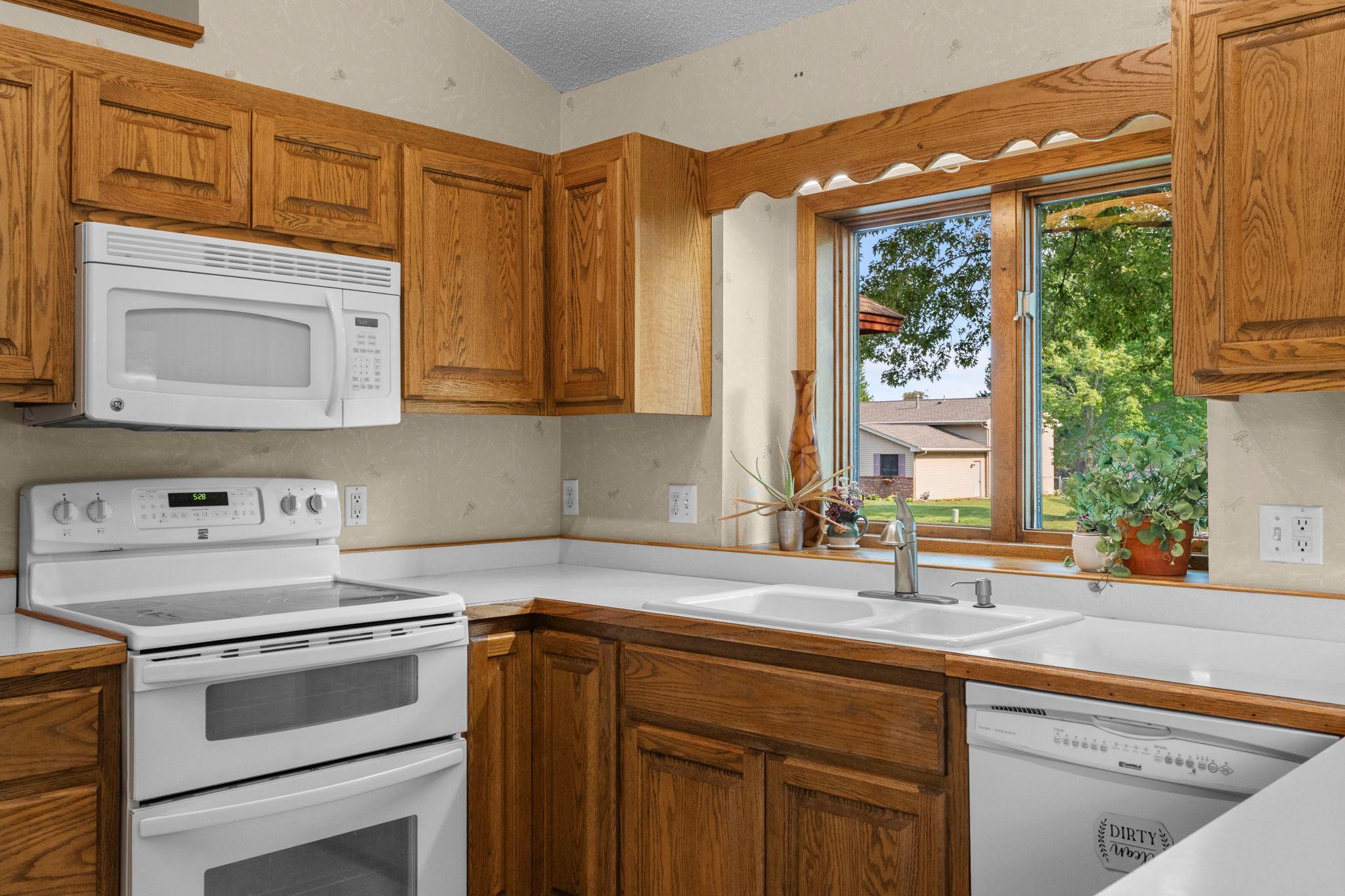 View of Residential at 1820 Slater Lane, Burnsville MN 55337, Burnsville (8 of 55) - Mike Wilen | Minnesota Team Real Estate