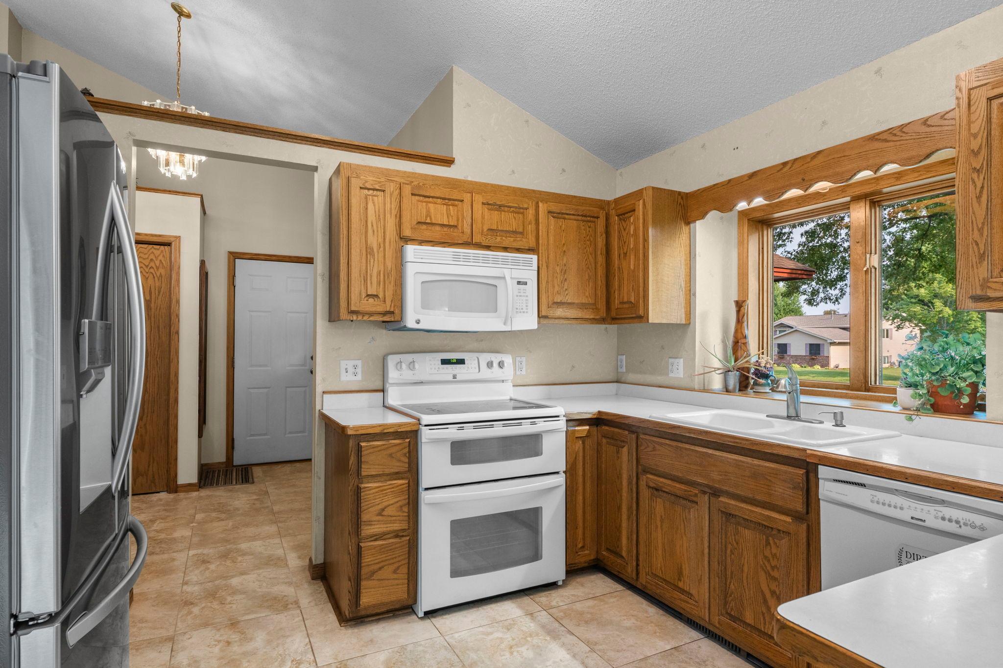 View of Residential at 1820 Slater Lane, Burnsville MN 55337, Burnsville (7 of 55) - Mike Wilen | Minnesota Team Real Estate