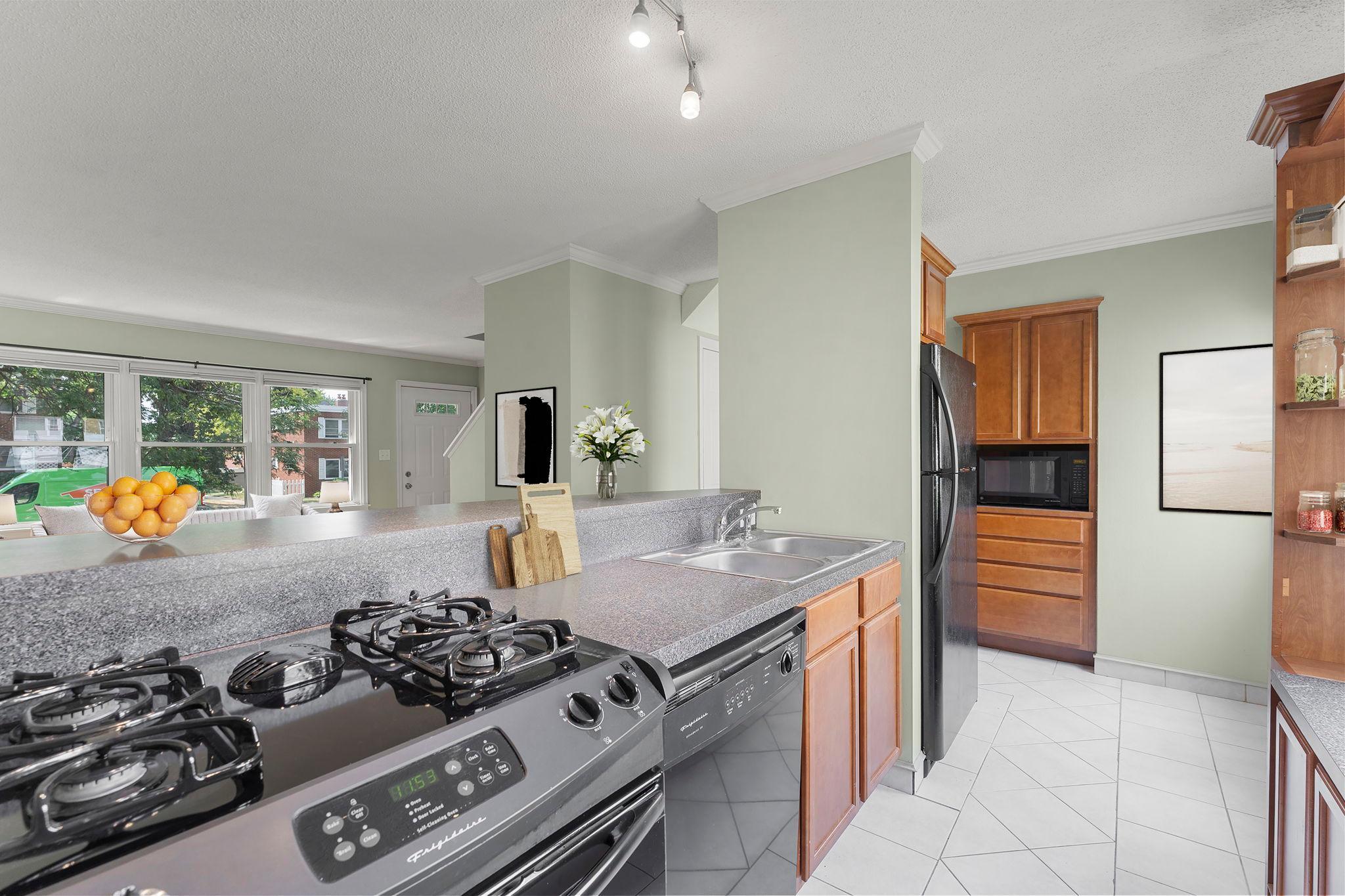 View of Residential at 2037 Montreal Avenue, Saint Paul MN 55116, Saint Paul (4 of 20) - Mike Wilen | Minnesota Team Real Estate