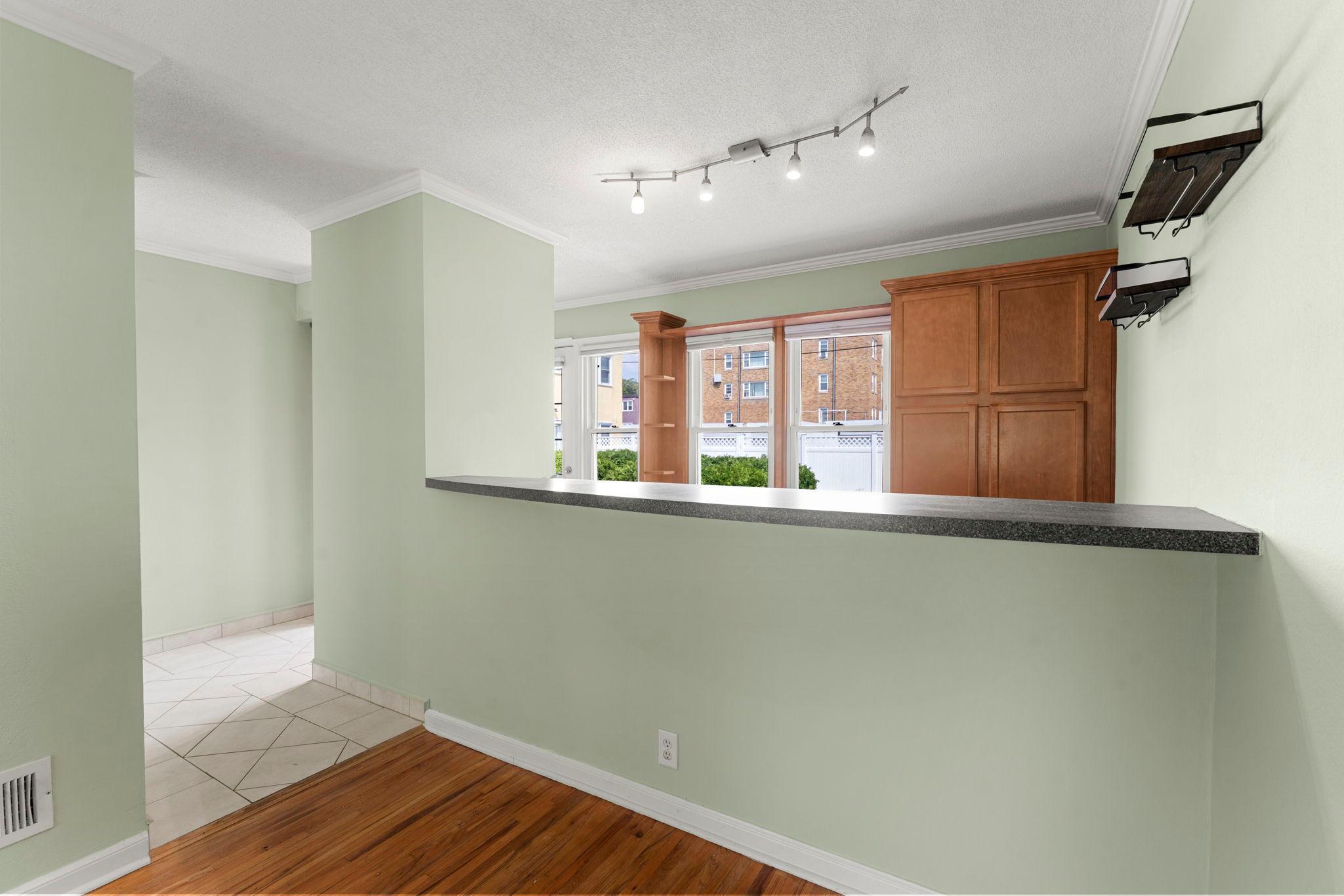 View of Residential at 2037 Montreal Avenue, Saint Paul MN 55116, Saint Paul (6 of 20) - Mike Wilen | Minnesota Team Real Estate