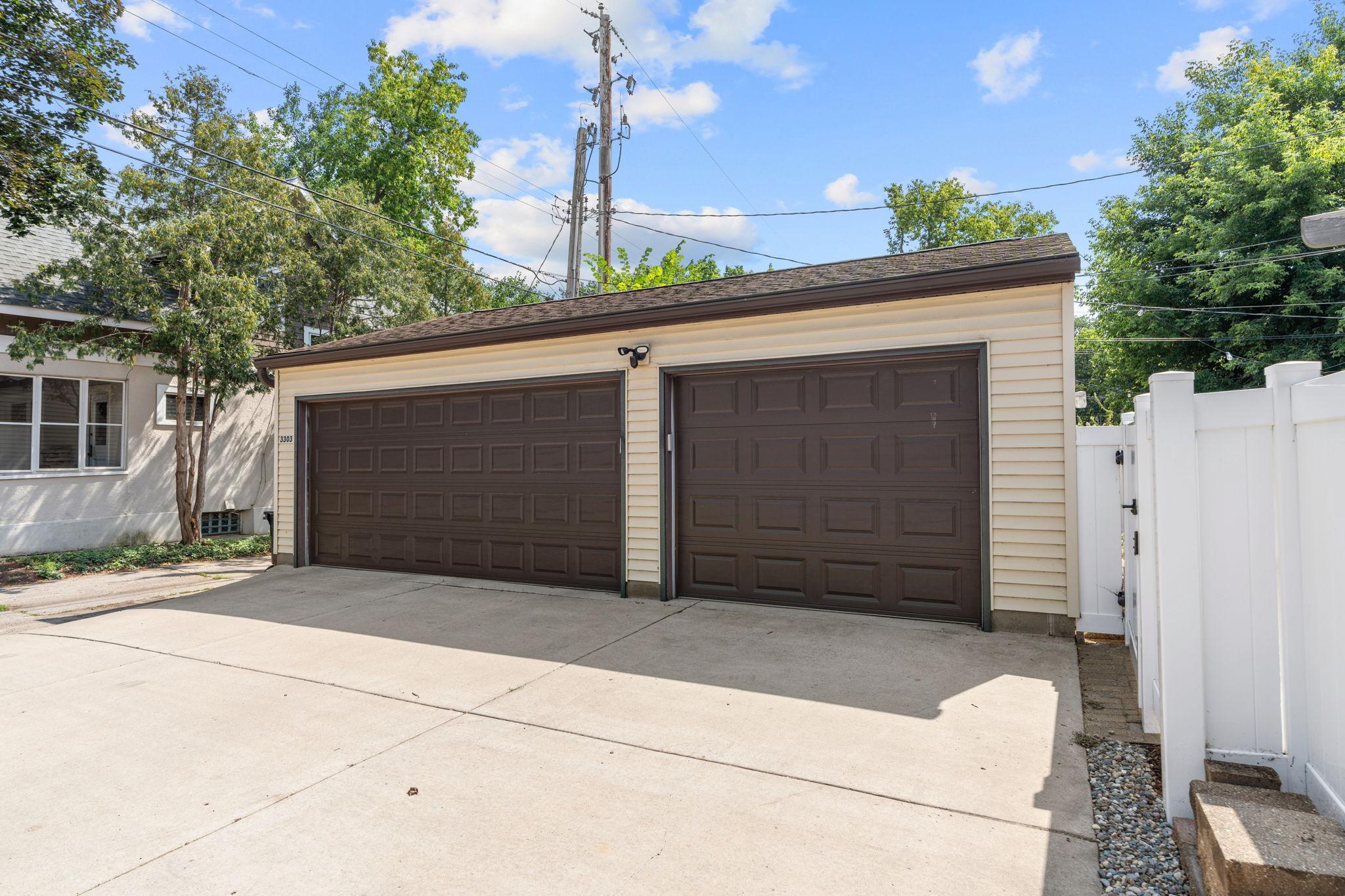 View of Residential Income at 3301 Irving Avenue, Minneapolis MN 55408, Minneapolis (30 of 35) - Mike Wilen | Minnesota Team Real Estate