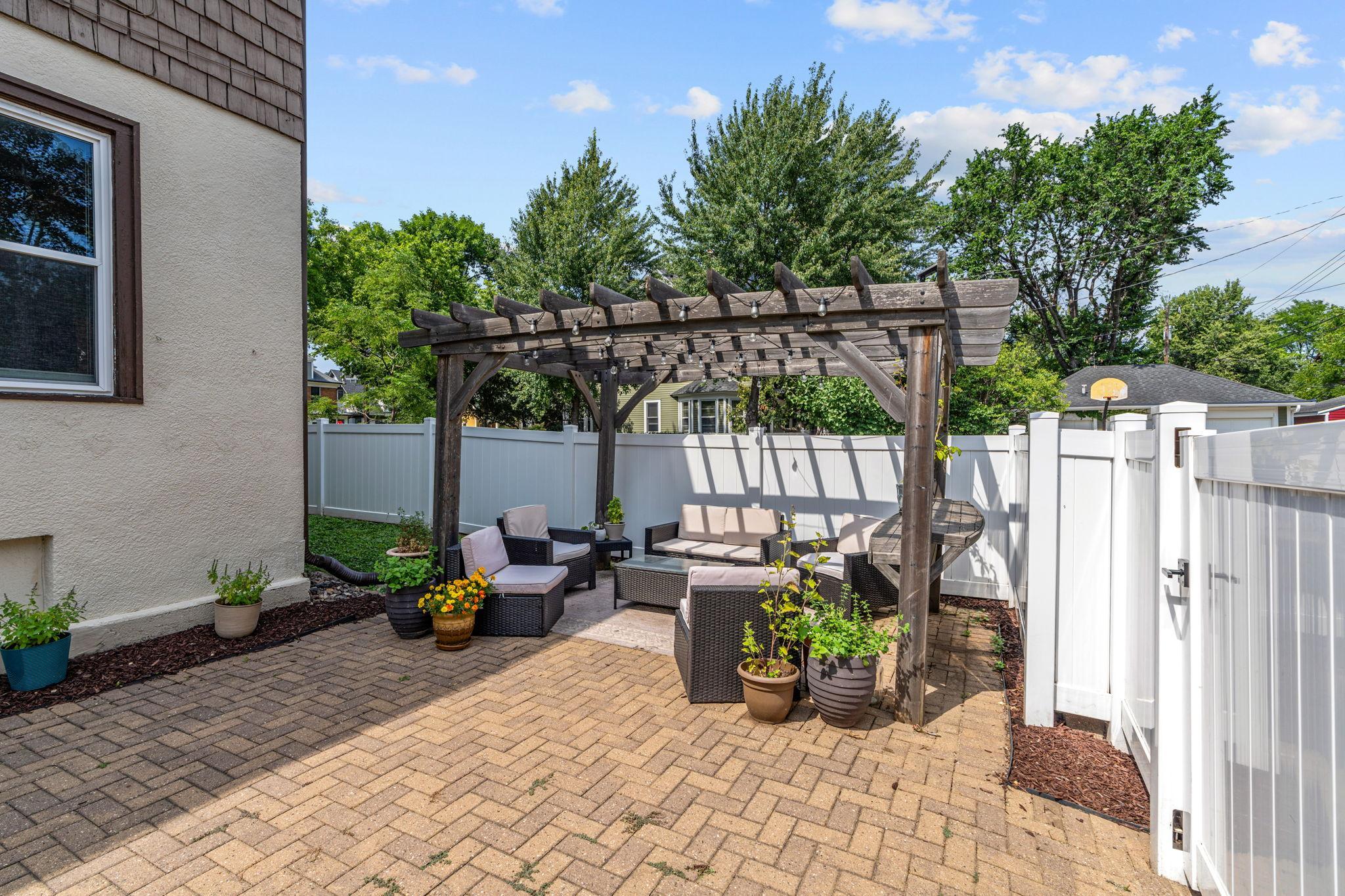View of Residential Income at 3301 Irving Avenue, Minneapolis MN 55408, Minneapolis (28 of 35) - Mike Wilen | Minnesota Team Real Estate