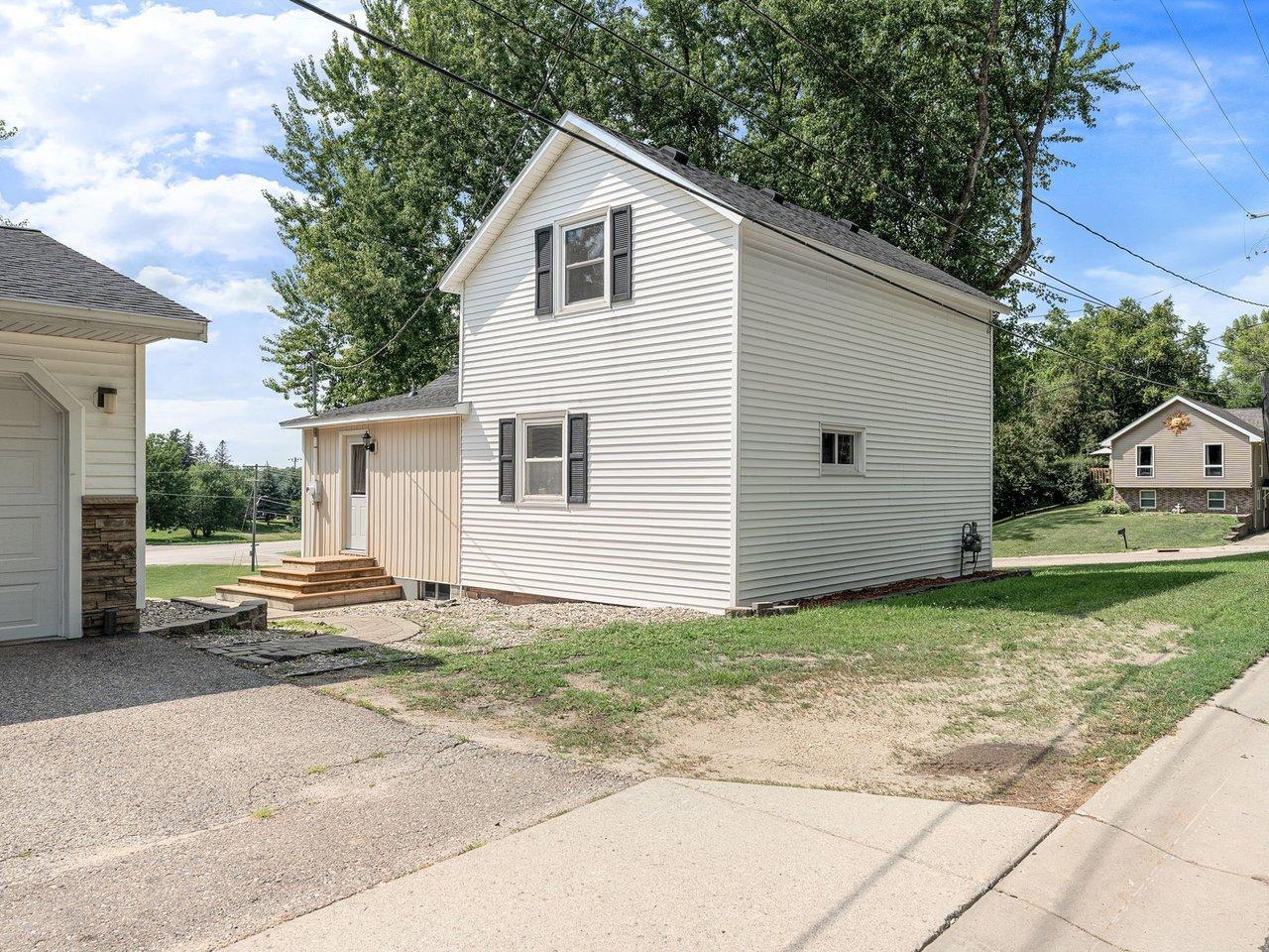 View of Residential at 828 Clinton Street, Waterville MN 56096, Waterville (4 of 33) - Mike Wilen | Minnesota Team Real Estate